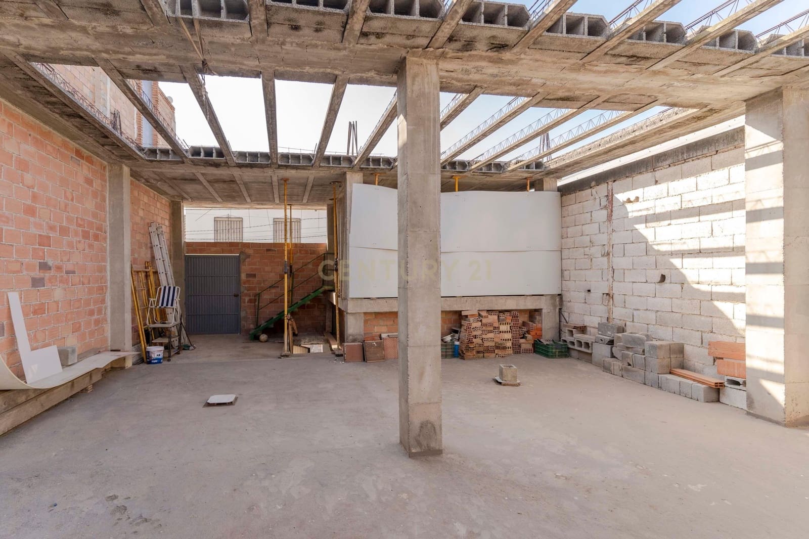 Garage til salg i Pinos Puente - € 210.000 (Ref: 9289832)
