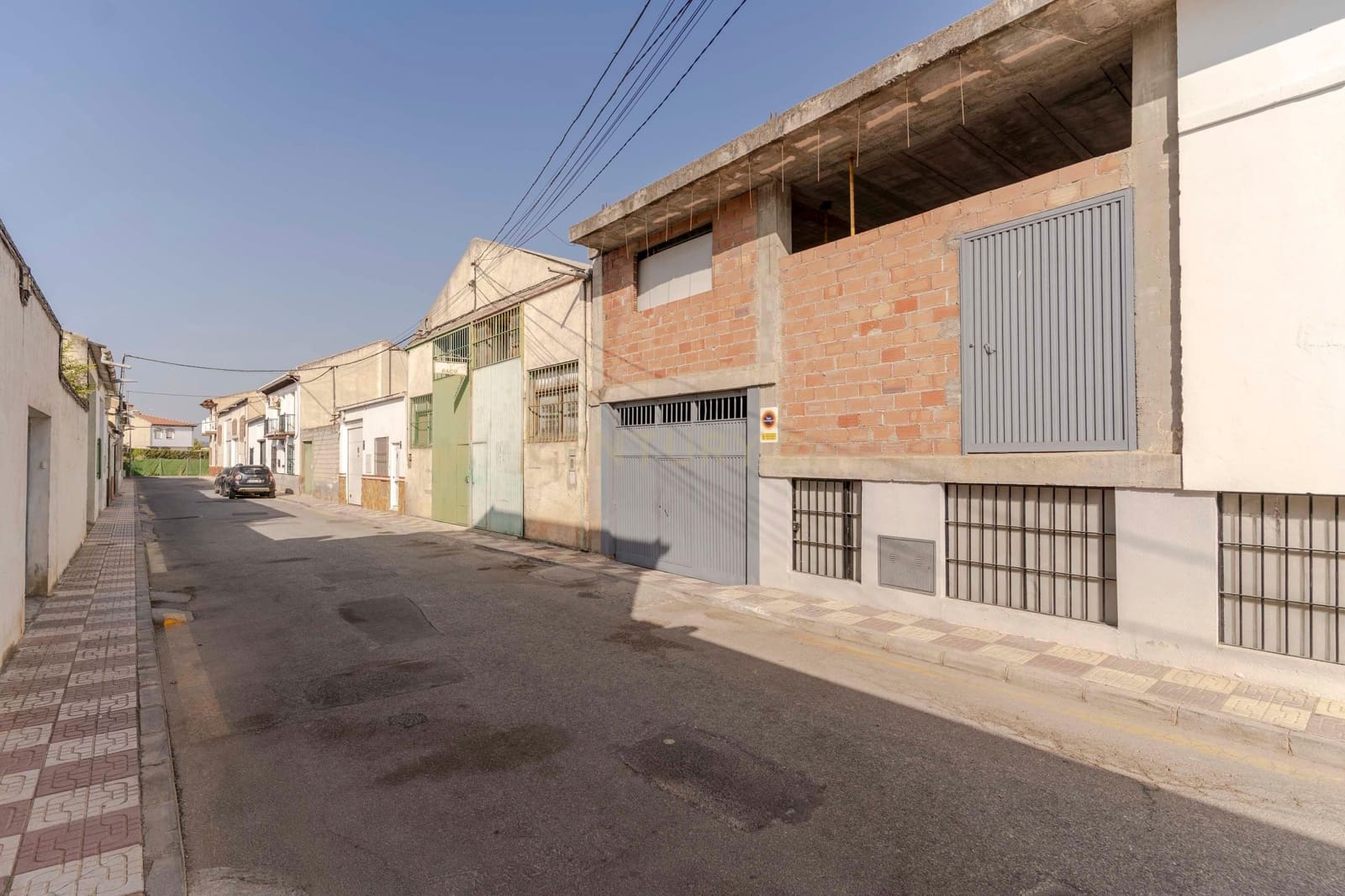 Garage til salg i Pinos Puente - € 210.000 (Ref: 9289832)