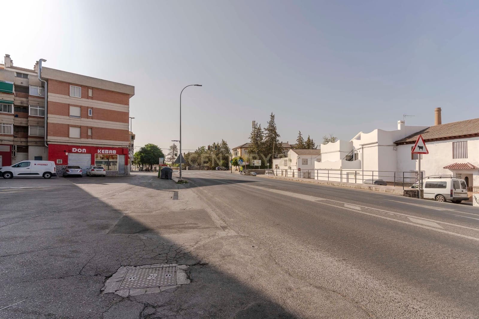 Garage til salg i Pinos Puente - € 210.000 (Ref: 9289832)