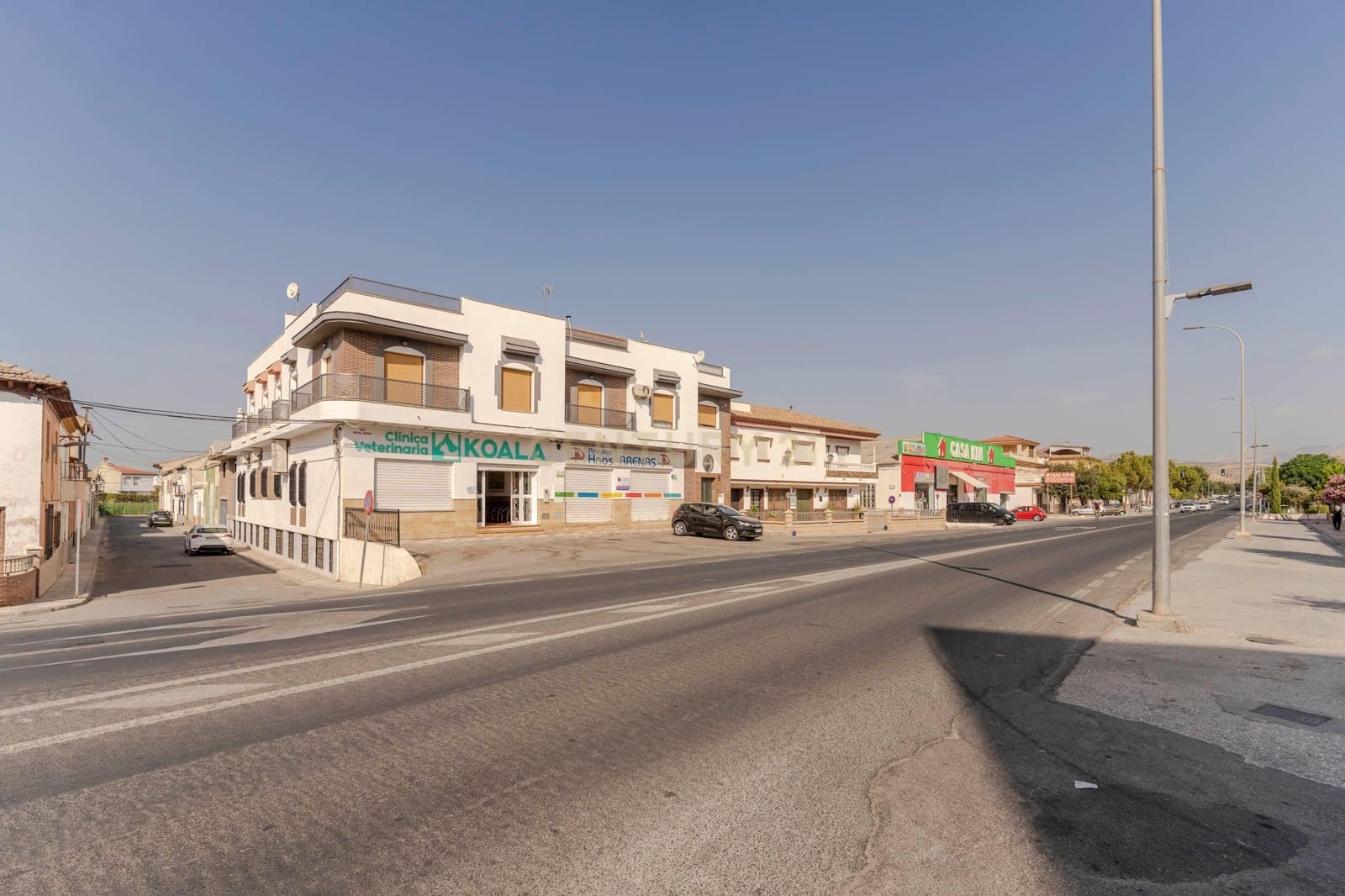 Garage til salg i Pinos Puente - € 210.000 (Ref: 9289832)