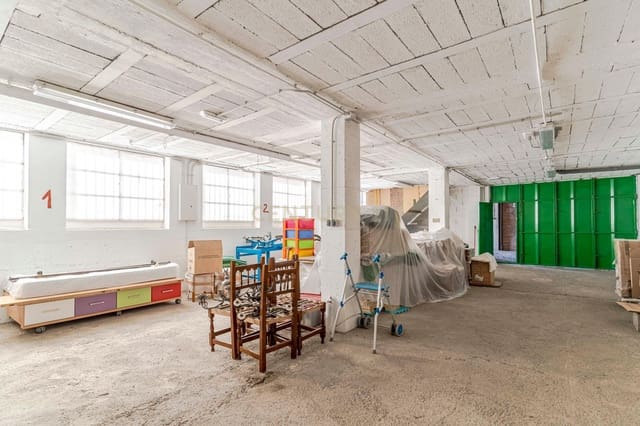 Garage til salg i Pinos Puente - € 210.000 (Ref: 9289832)