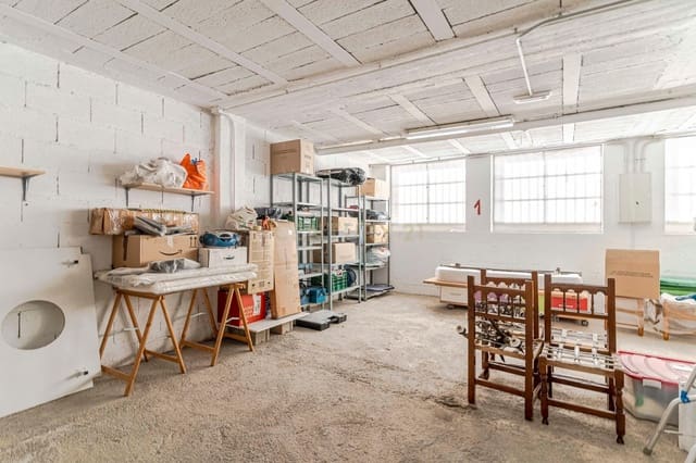 Garage til salg i Pinos Puente - € 210.000 (Ref: 9289832)