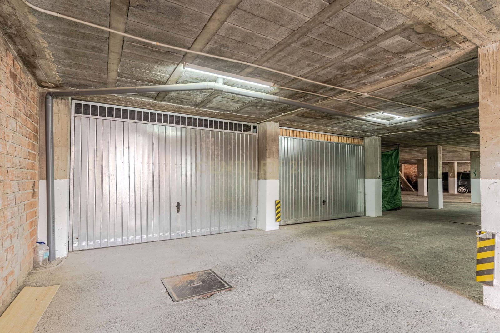 Garage til salg i Pinos Puente - € 210.000 (Ref: 9289832)