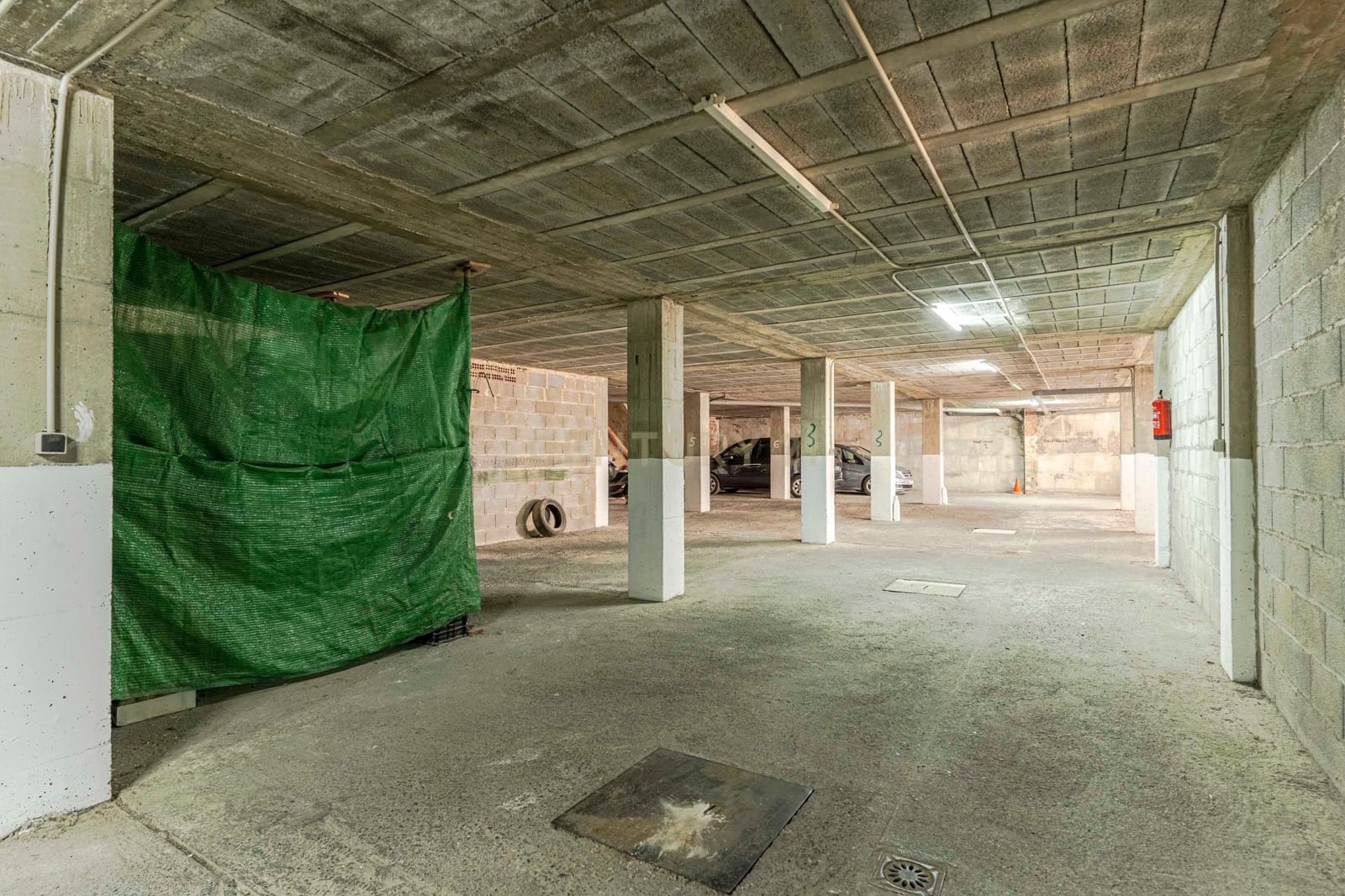 Garage til salg i Pinos Puente - € 210.000 (Ref: 9289832)