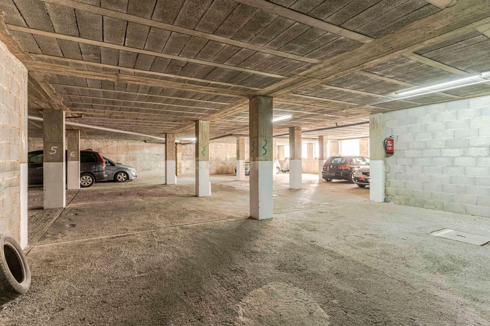 Garage til salg i Pinos Puente - € 210.000 (Ref: 9289832)