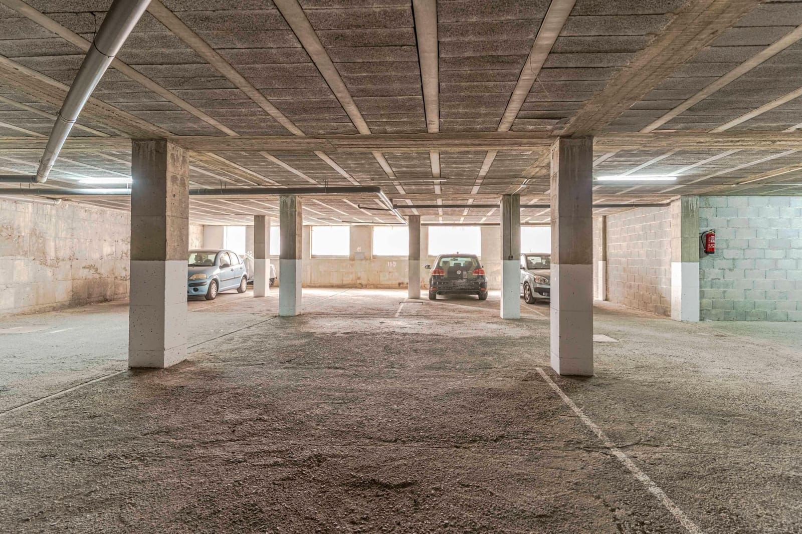 Garage til salg i Pinos Puente - € 210.000 (Ref: 9289832)