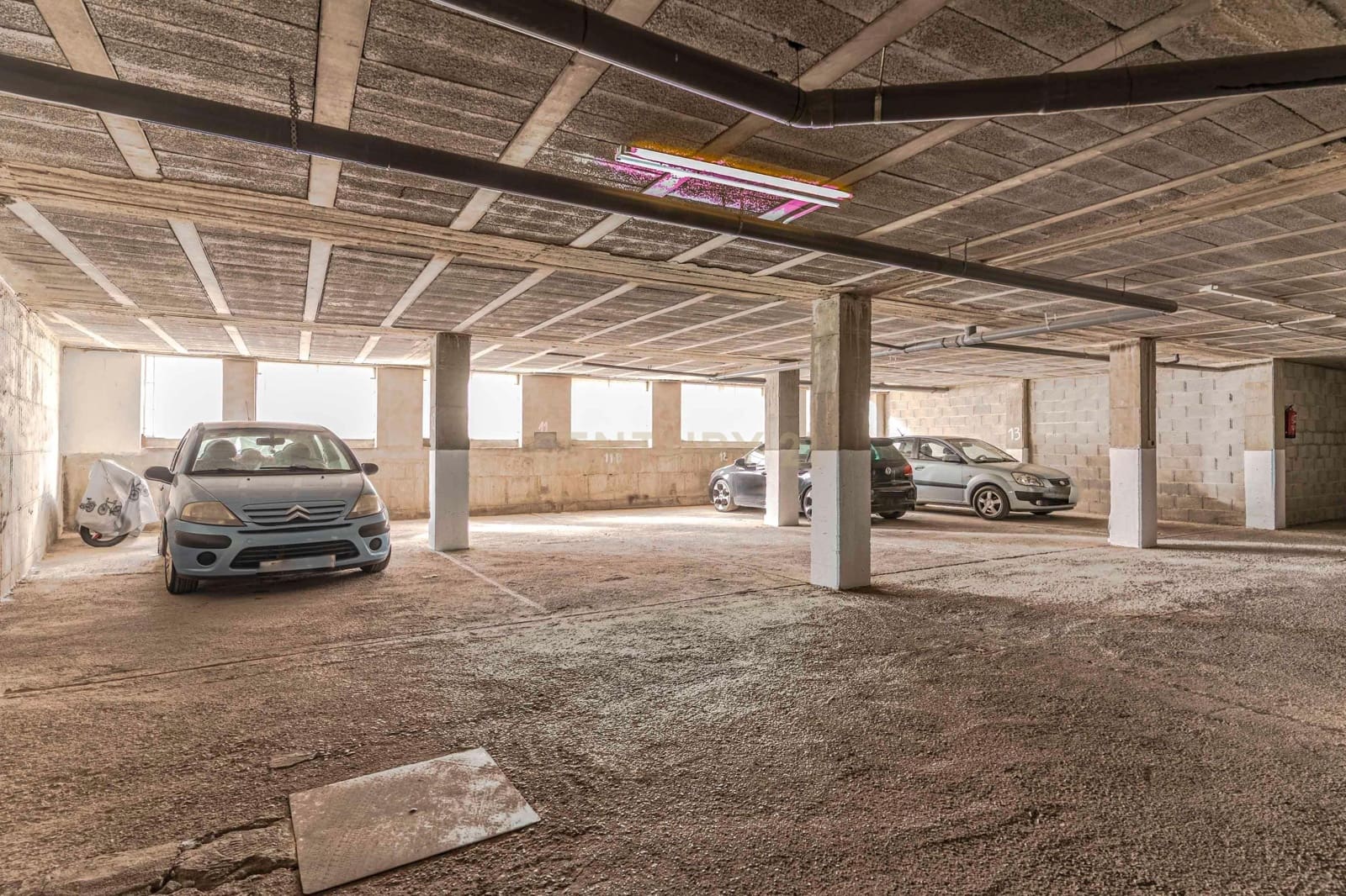 Garage til salg i Pinos Puente - € 210.000 (Ref: 9289832)