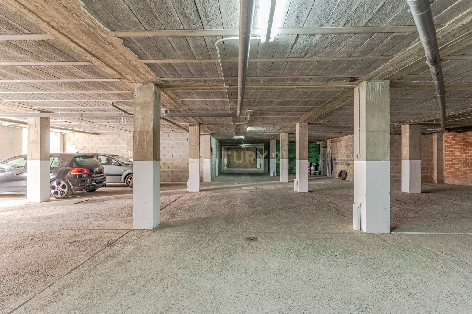 Garage til salg i Pinos Puente - € 210.000 (Ref: 9289832)