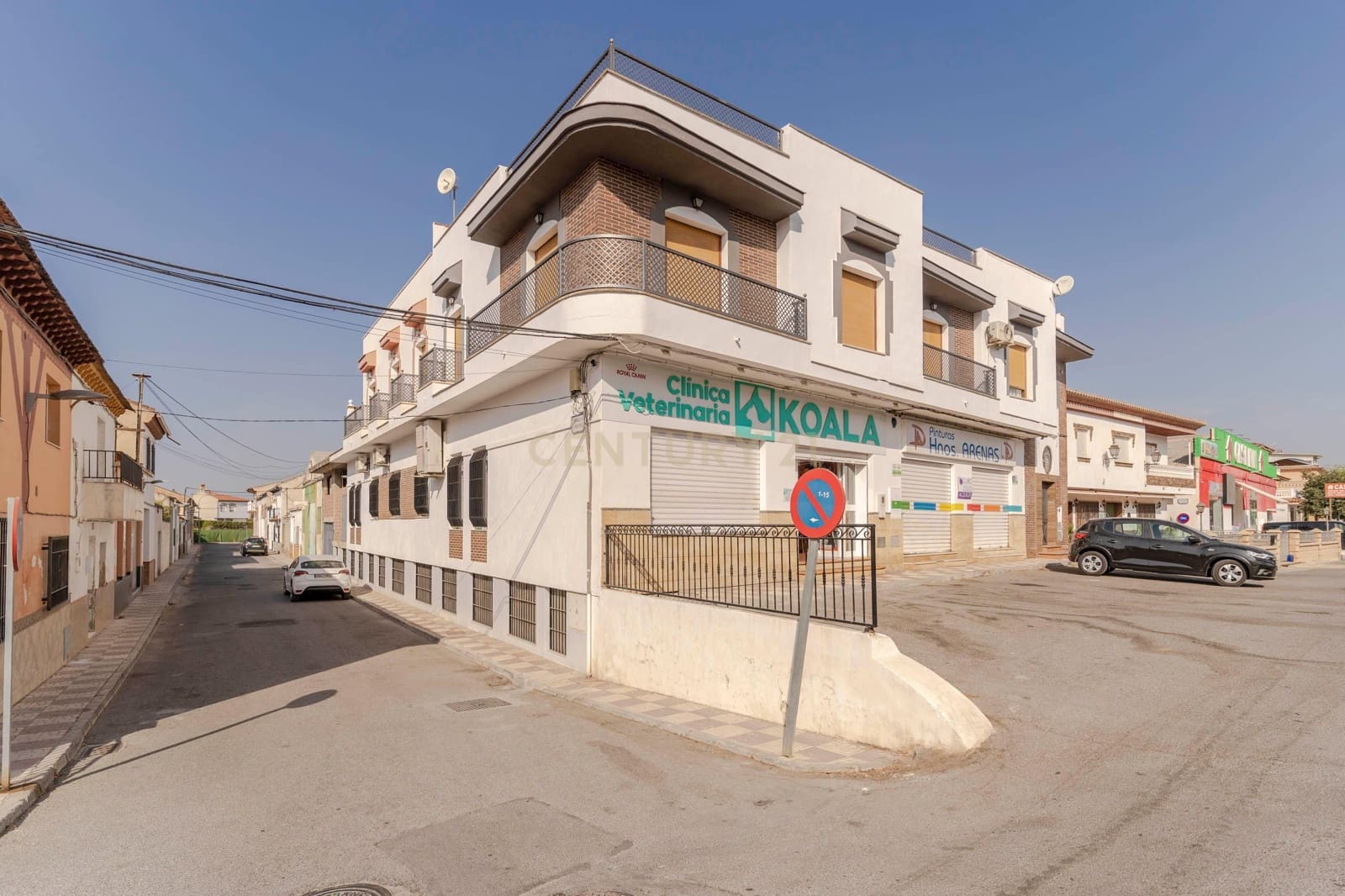 Garage til salg i Pinos Puente - € 210.000 (Ref: 9289832)