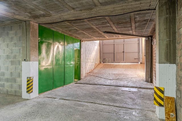 Garage til salg i Pinos Puente - € 210.000 (Ref: 9289832)