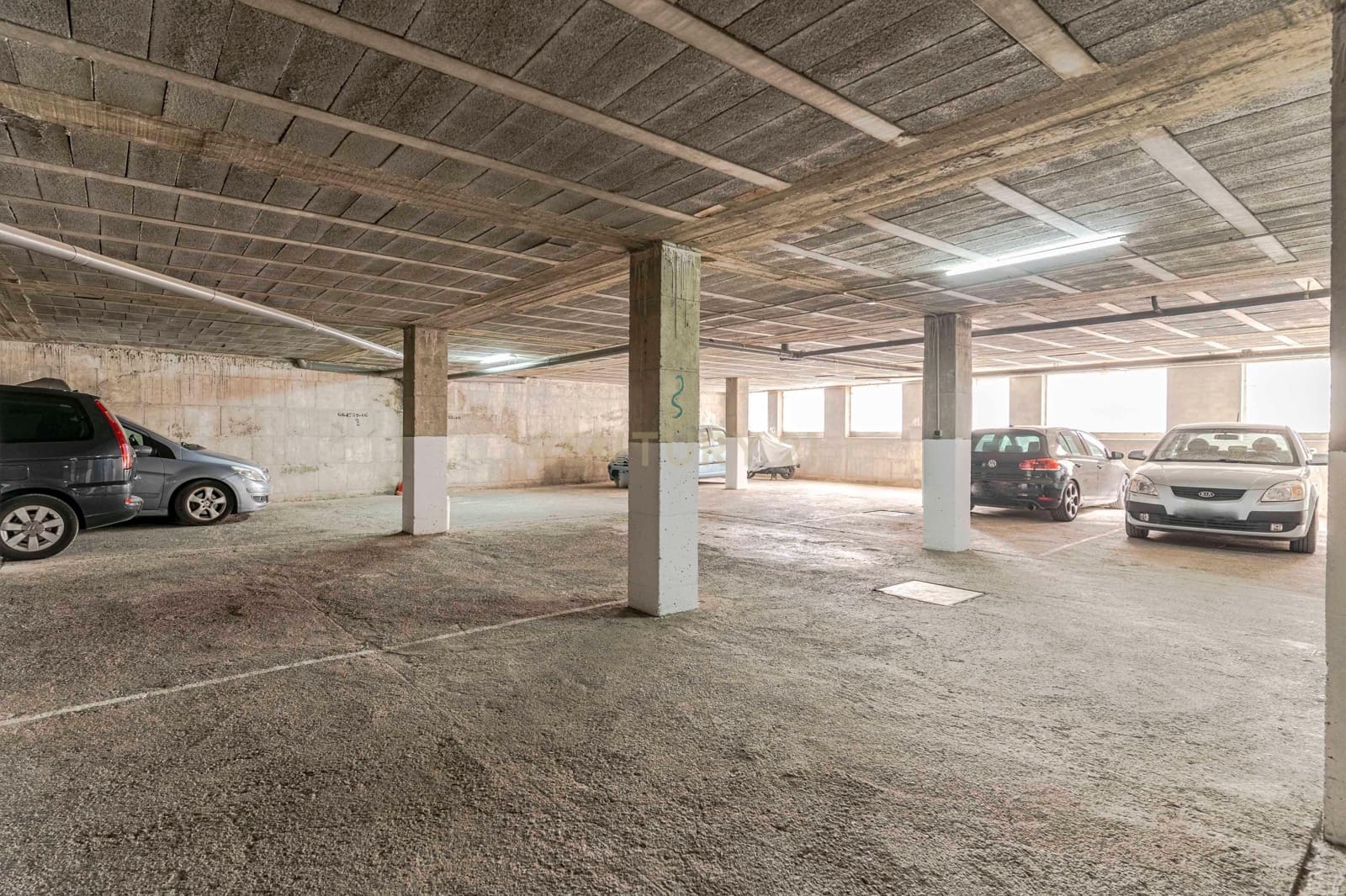 Garage til salg i Pinos Puente - € 210.000 (Ref: 9289832)