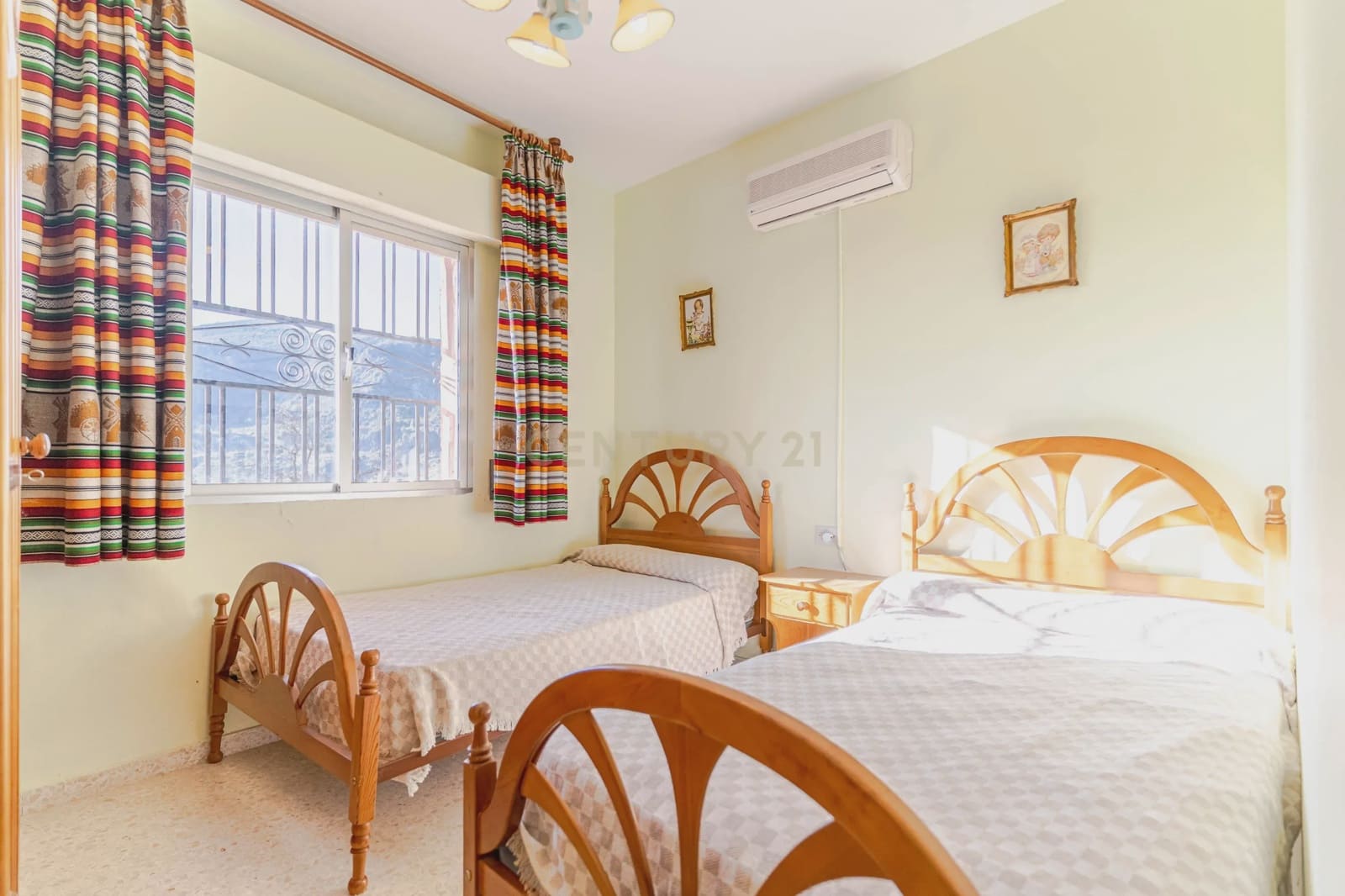 4 soveværelse Villa til salg i Moclin med swimmingpool - € 185.000 (Ref: 9289842)