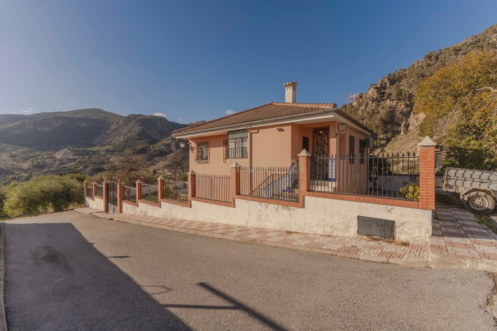 4 soveværelse Villa til salg i Moclin med swimmingpool - € 185.000 (Ref: 9289842)