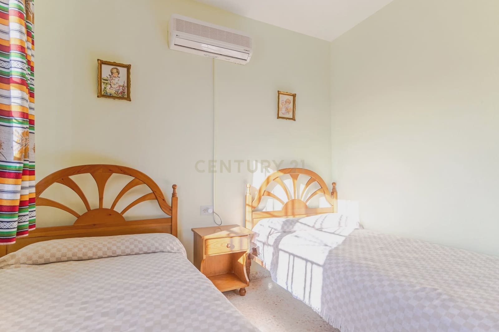 4 soveværelse Villa til salg i Moclin med swimmingpool - € 185.000 (Ref: 9289842)