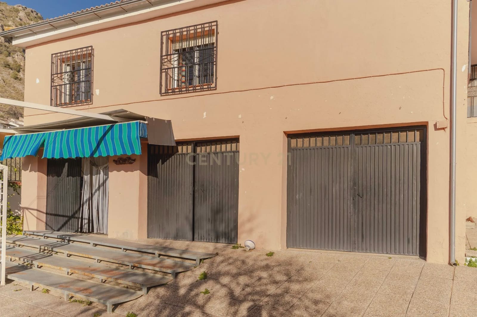 4 soveværelse Villa til salg i Moclin med swimmingpool - € 185.000 (Ref: 9289842)