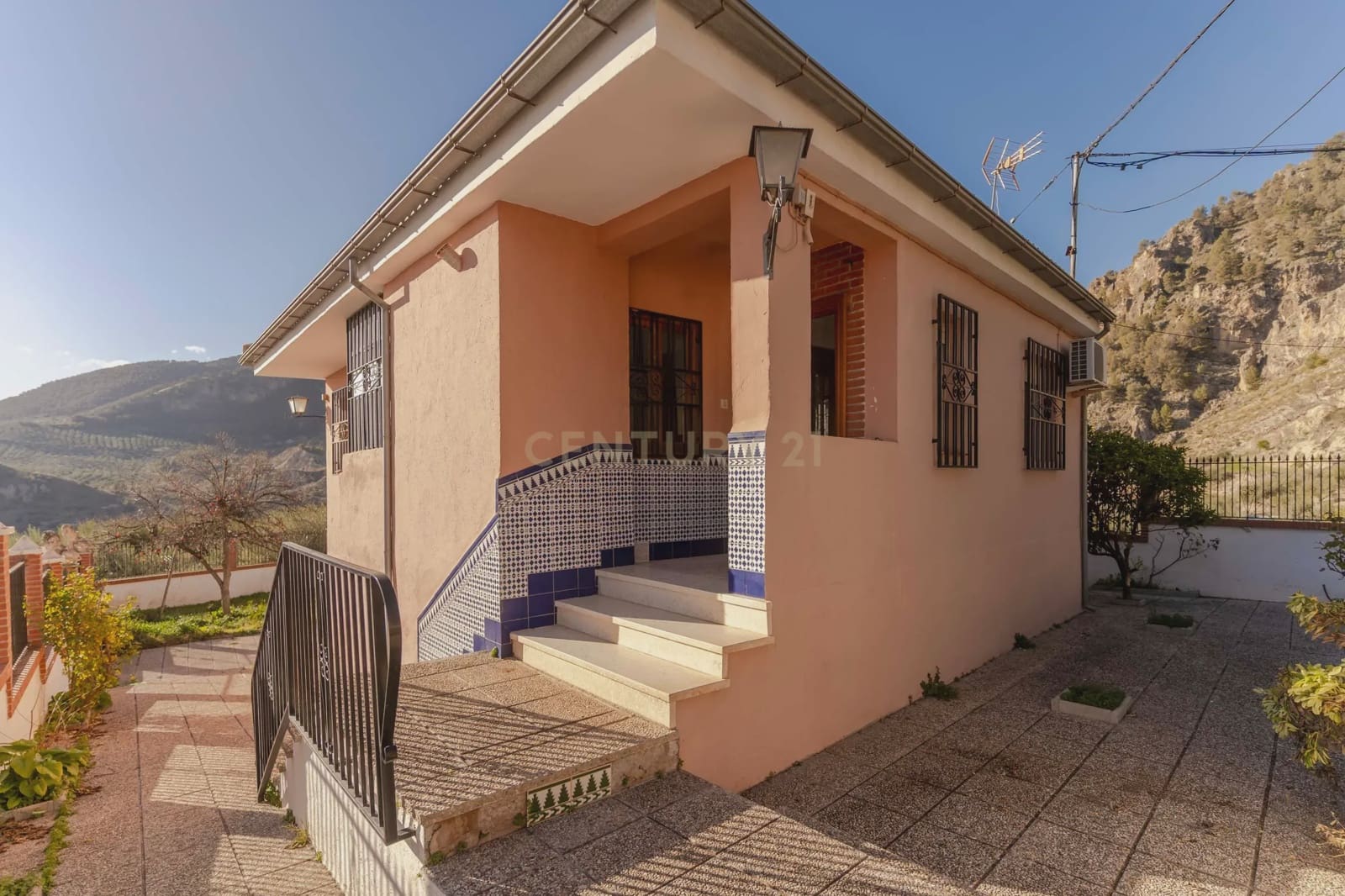 4 soveværelse Villa til salg i Moclin med swimmingpool - € 185.000 (Ref: 9289842)