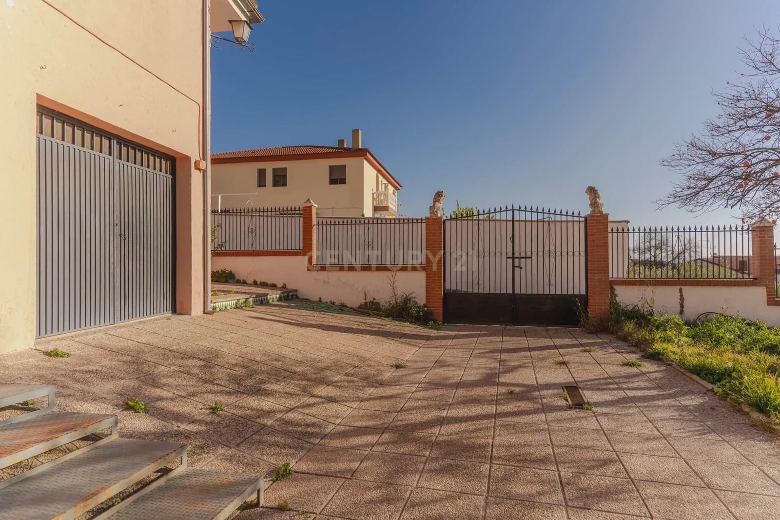 4 soveværelse Villa til salg i Moclin med swimmingpool - € 185.000 (Ref: 9289842)