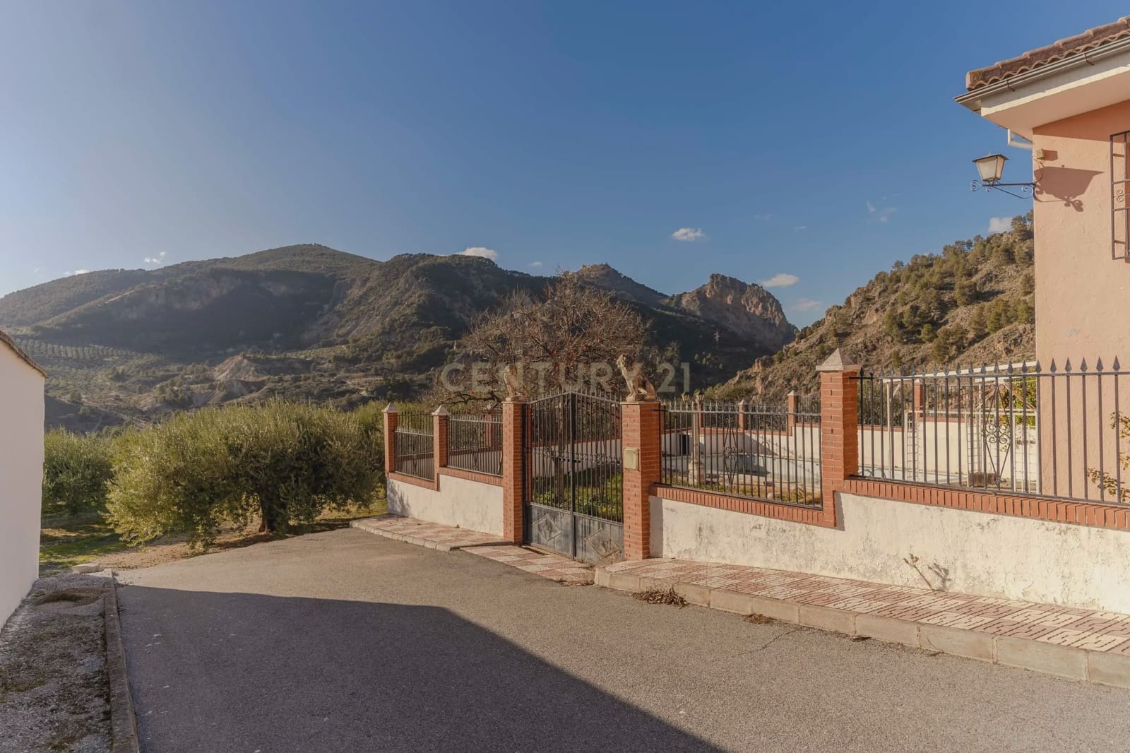 4 soveværelse Villa til salg i Moclin med swimmingpool - € 185.000 (Ref: 9289842)