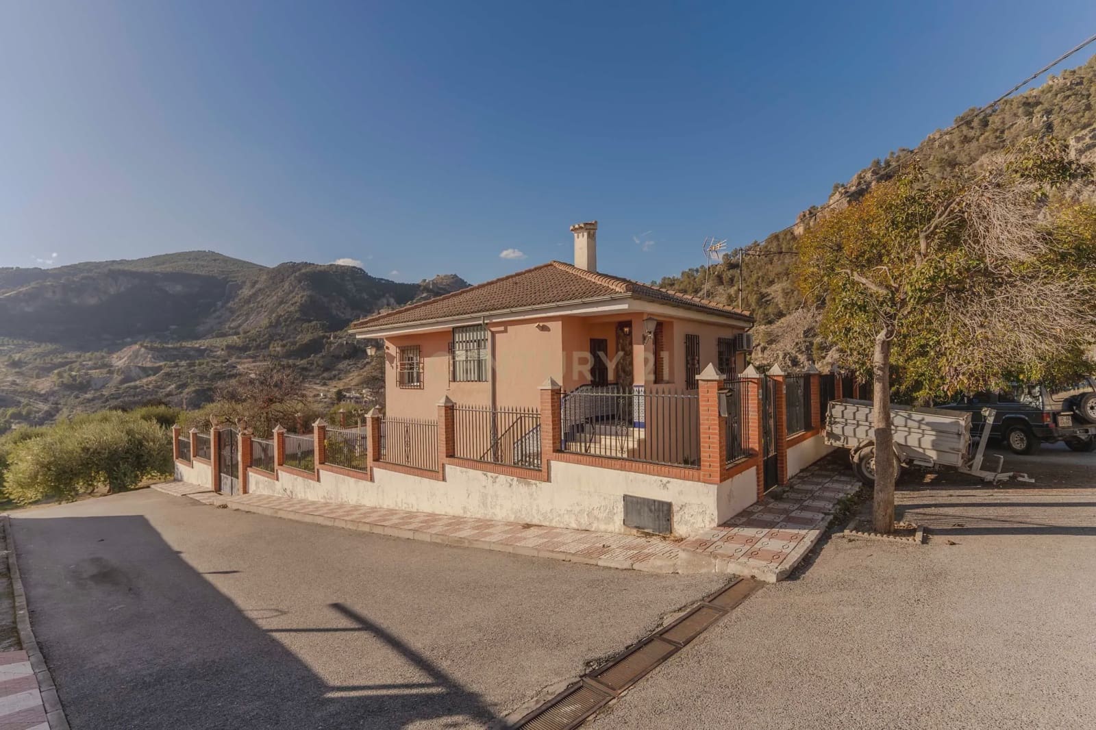 4 soveværelse Villa til salg i Moclin med swimmingpool - € 185.000 (Ref: 9289842)