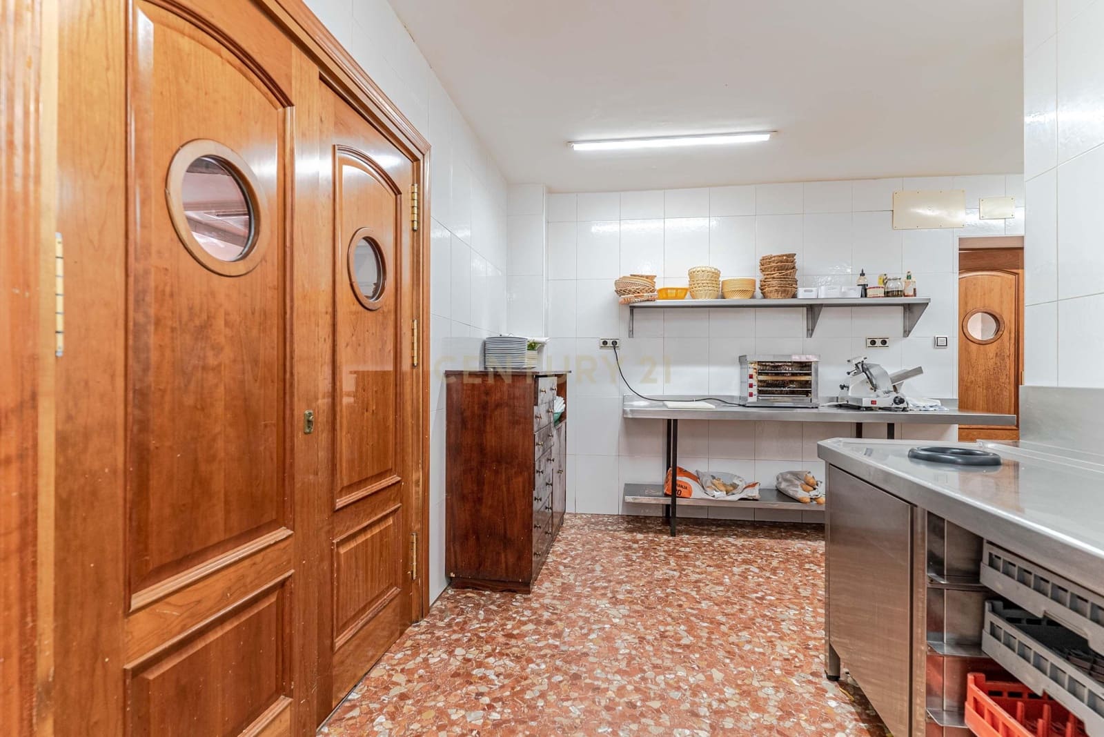 Hotel na sprzedaż w Guejar Sierra - 1 500 000 € (Ref: 9289846)