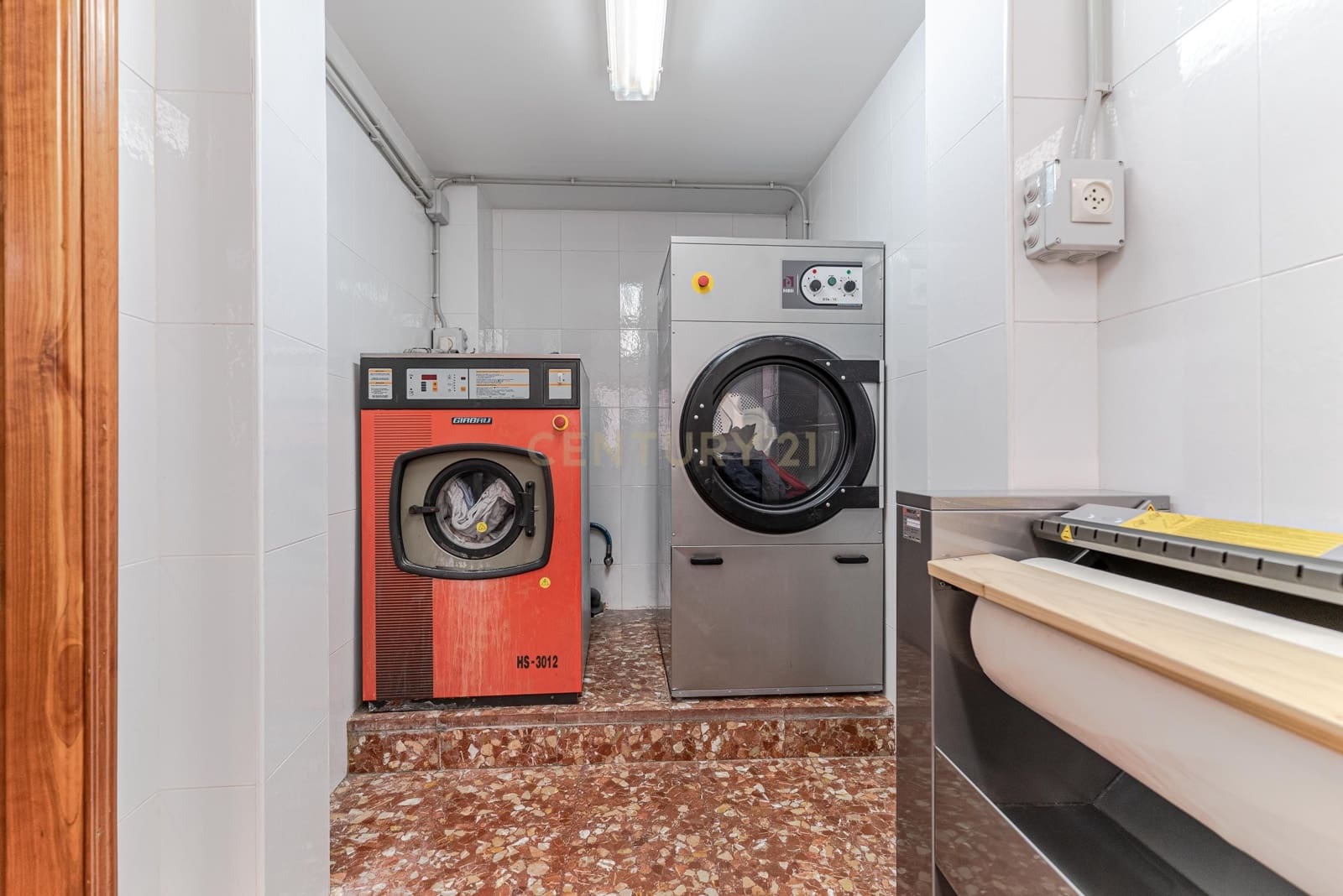 Hotel na sprzedaż w Guejar Sierra - 1 500 000 € (Ref: 9289846)