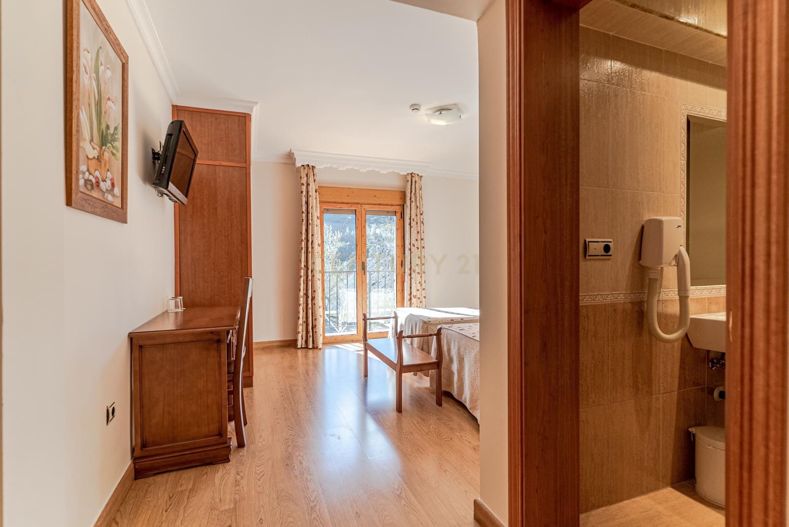 Hotel na sprzedaż w Guejar Sierra - 1 500 000 € (Ref: 9289846)