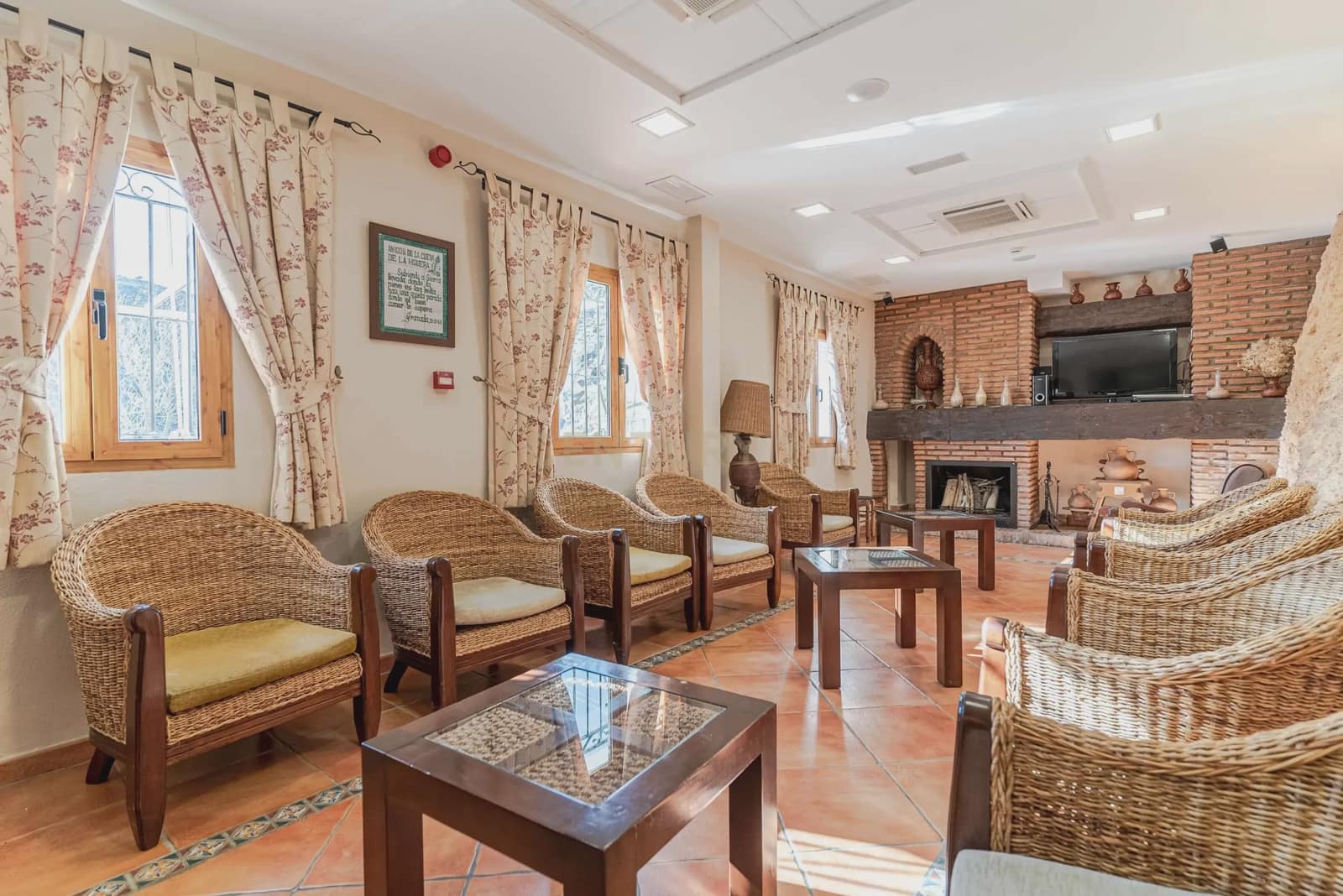 Hotel na sprzedaż w Guejar Sierra - 1 500 000 € (Ref: 9289846)