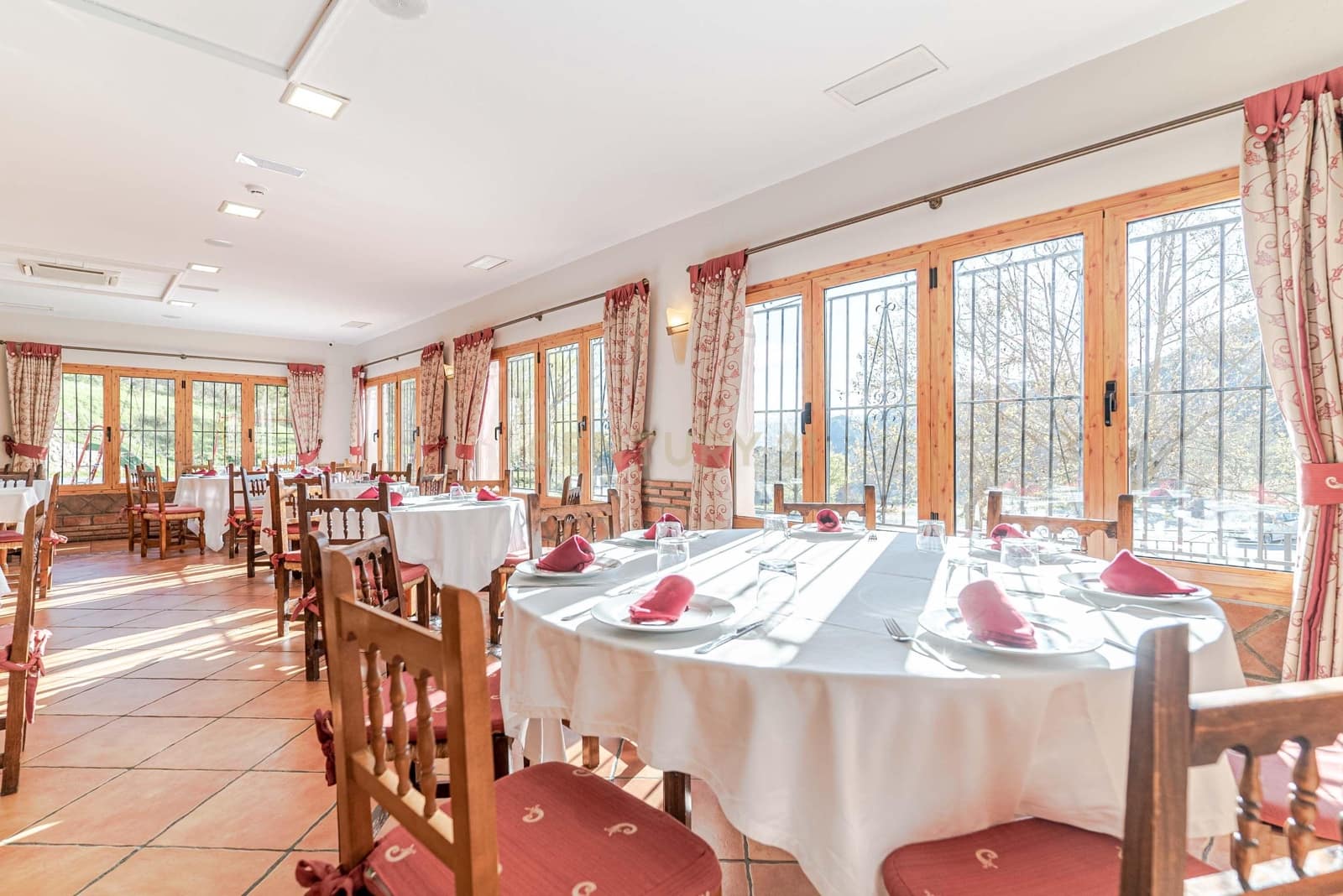 Hotel na sprzedaż w Guejar Sierra - 1 500 000 € (Ref: 9289846)