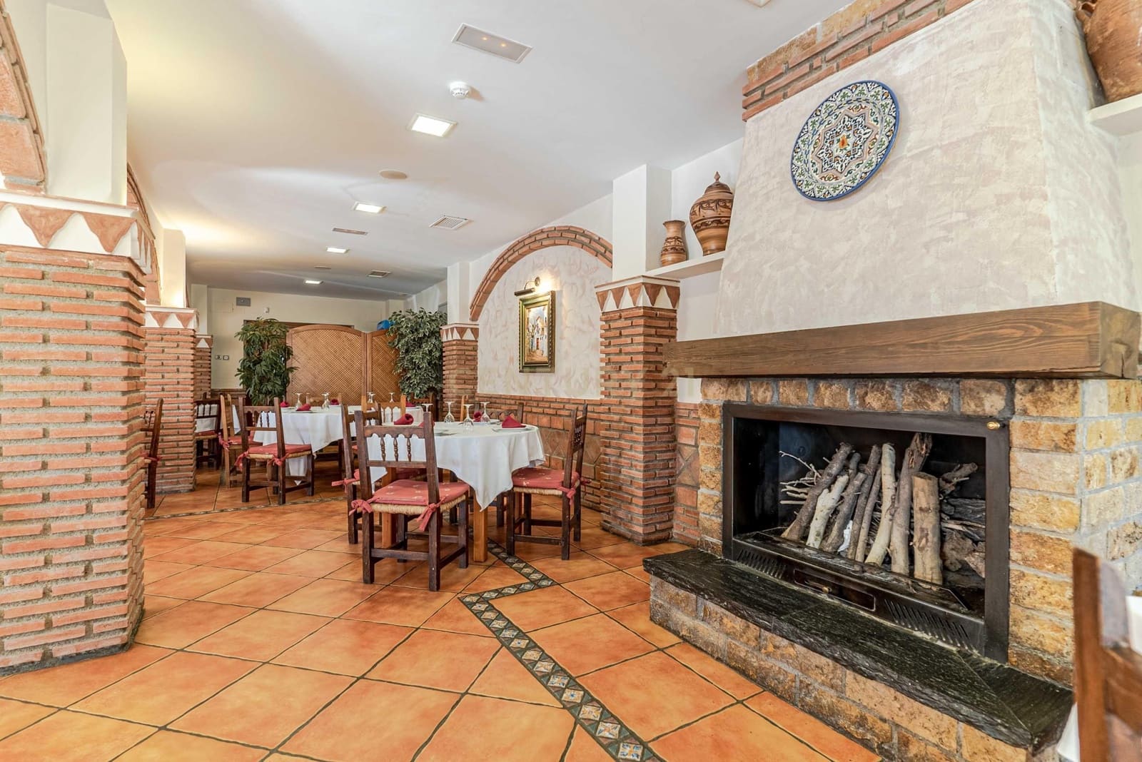 Hotel na sprzedaż w Guejar Sierra - 1 500 000 € (Ref: 9289846)