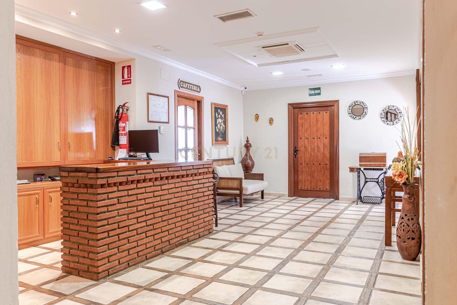 Hotel na sprzedaż w Guejar Sierra - 1 500 000 € (Ref: 9289846)