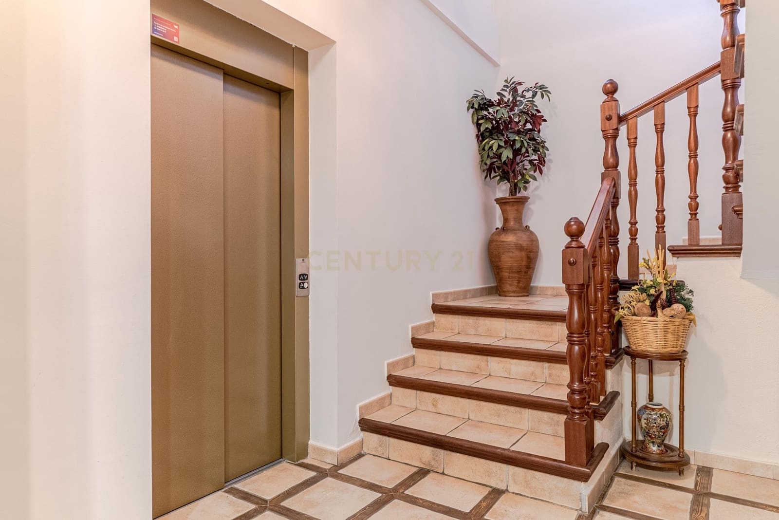 Hotel na sprzedaż w Guejar Sierra - 1 500 000 € (Ref: 9289846)