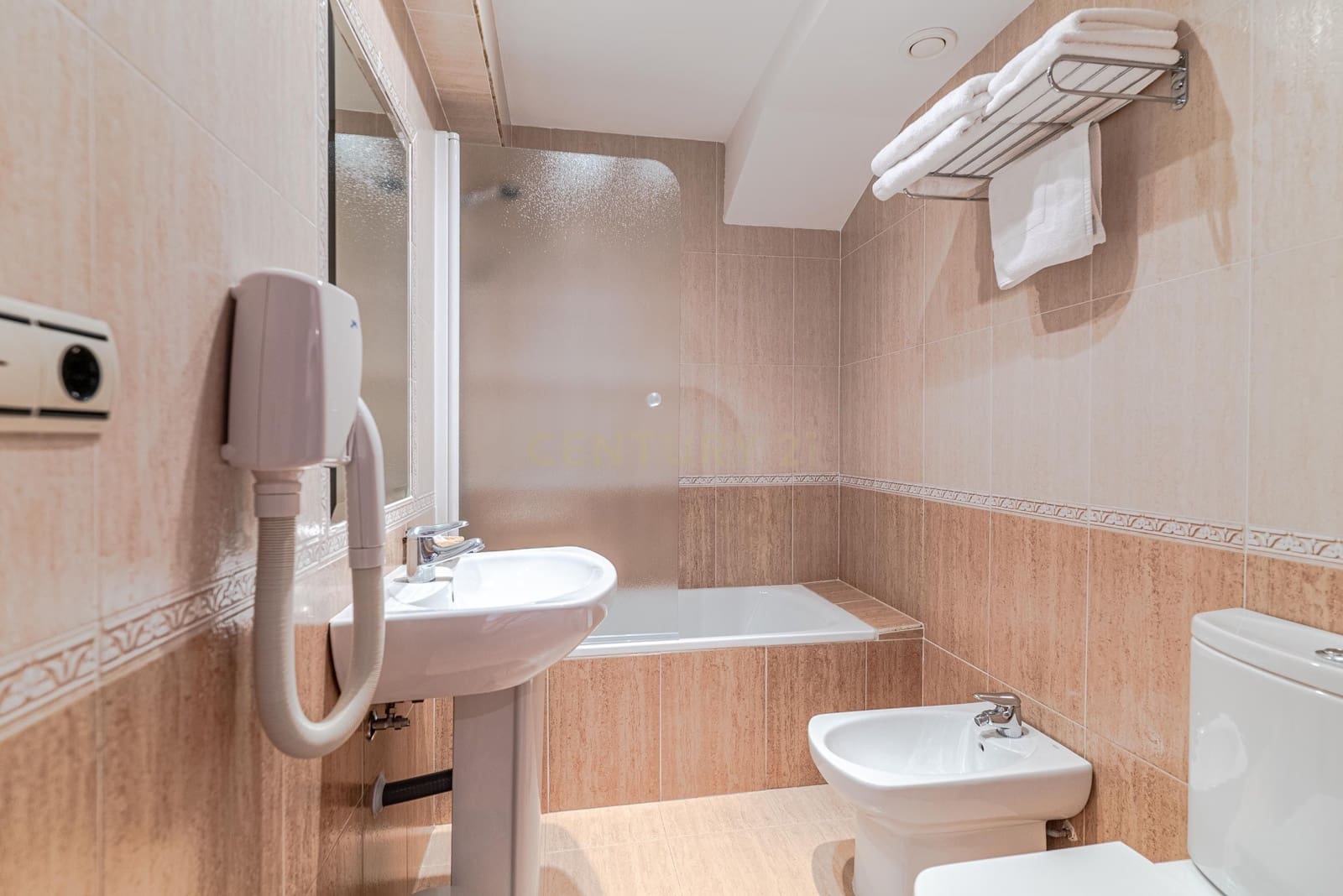 Hotel na sprzedaż w Guejar Sierra - 1 500 000 € (Ref: 9289846)