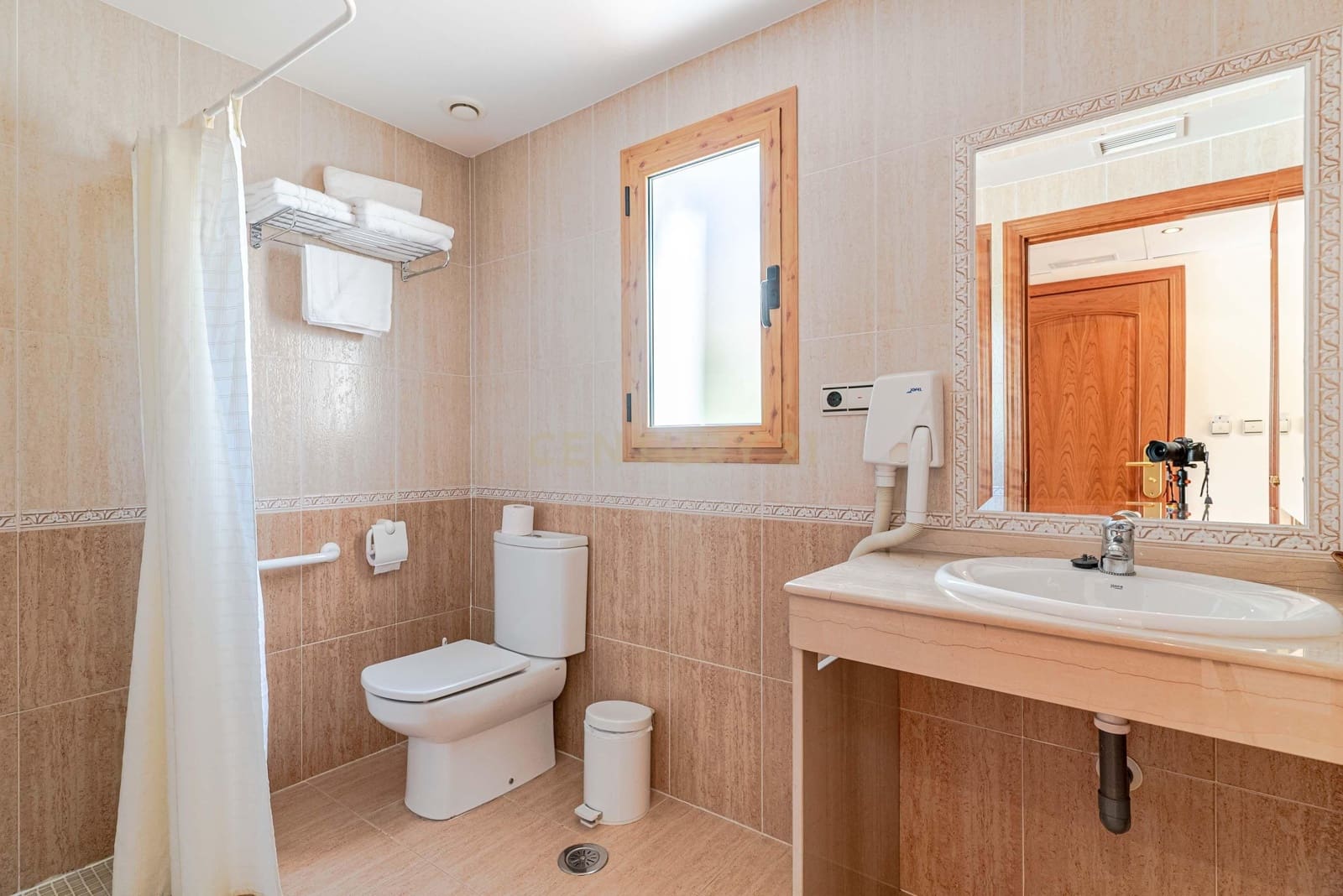 Hotel na sprzedaż w Guejar Sierra - 1 500 000 € (Ref: 9289846)