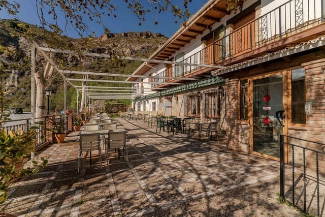 Hotel til salg i Güéjar Sierra - € 1.500.000 (Ref: 9289846)