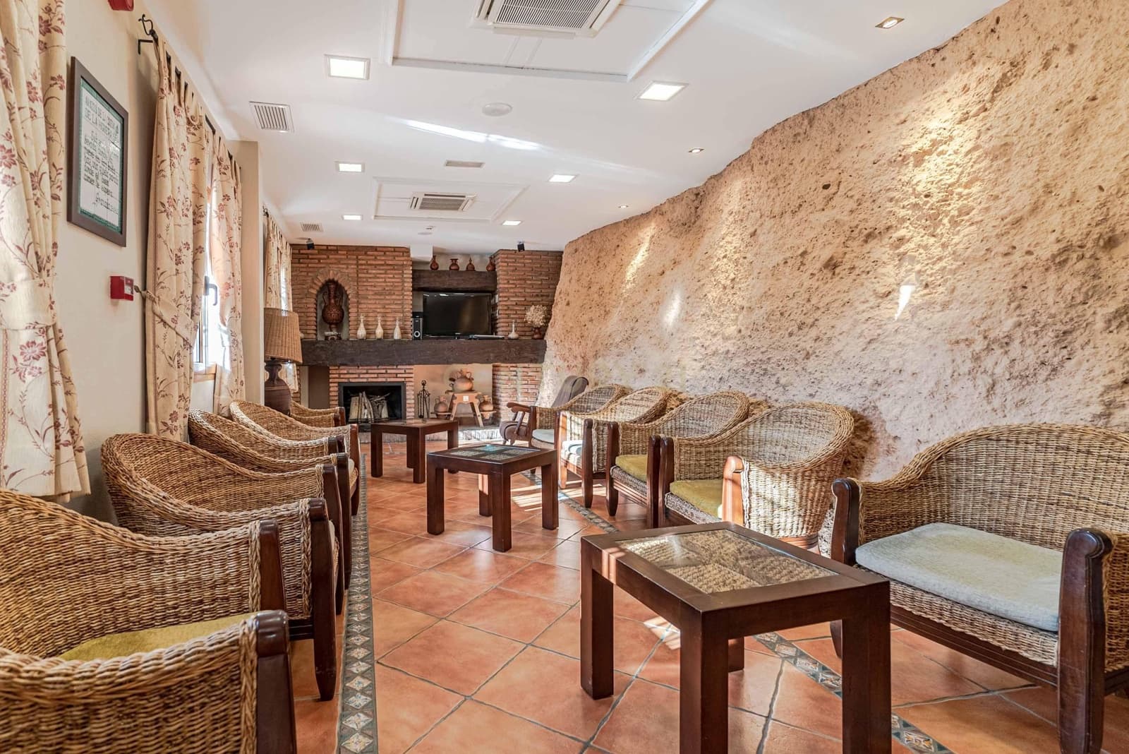 Hotel na sprzedaż w Guejar Sierra - 1 500 000 € (Ref: 9289846)