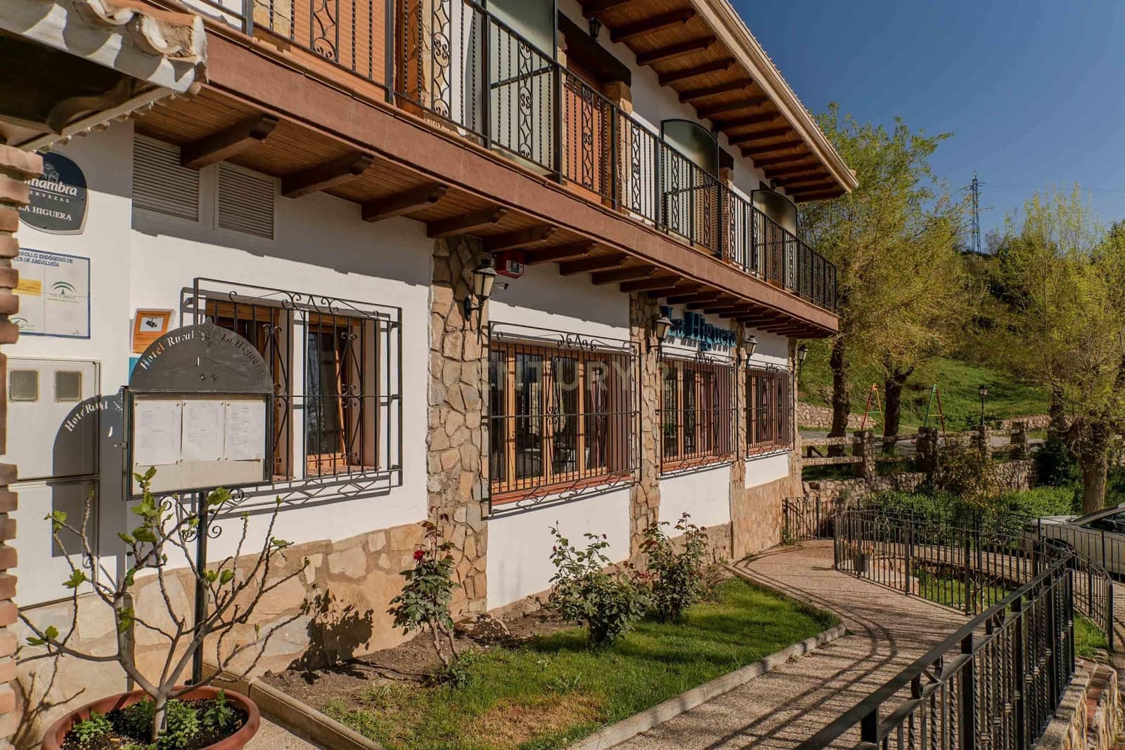 Hotel na sprzedaż w Guejar Sierra - 1 500 000 € (Ref: 9289846)