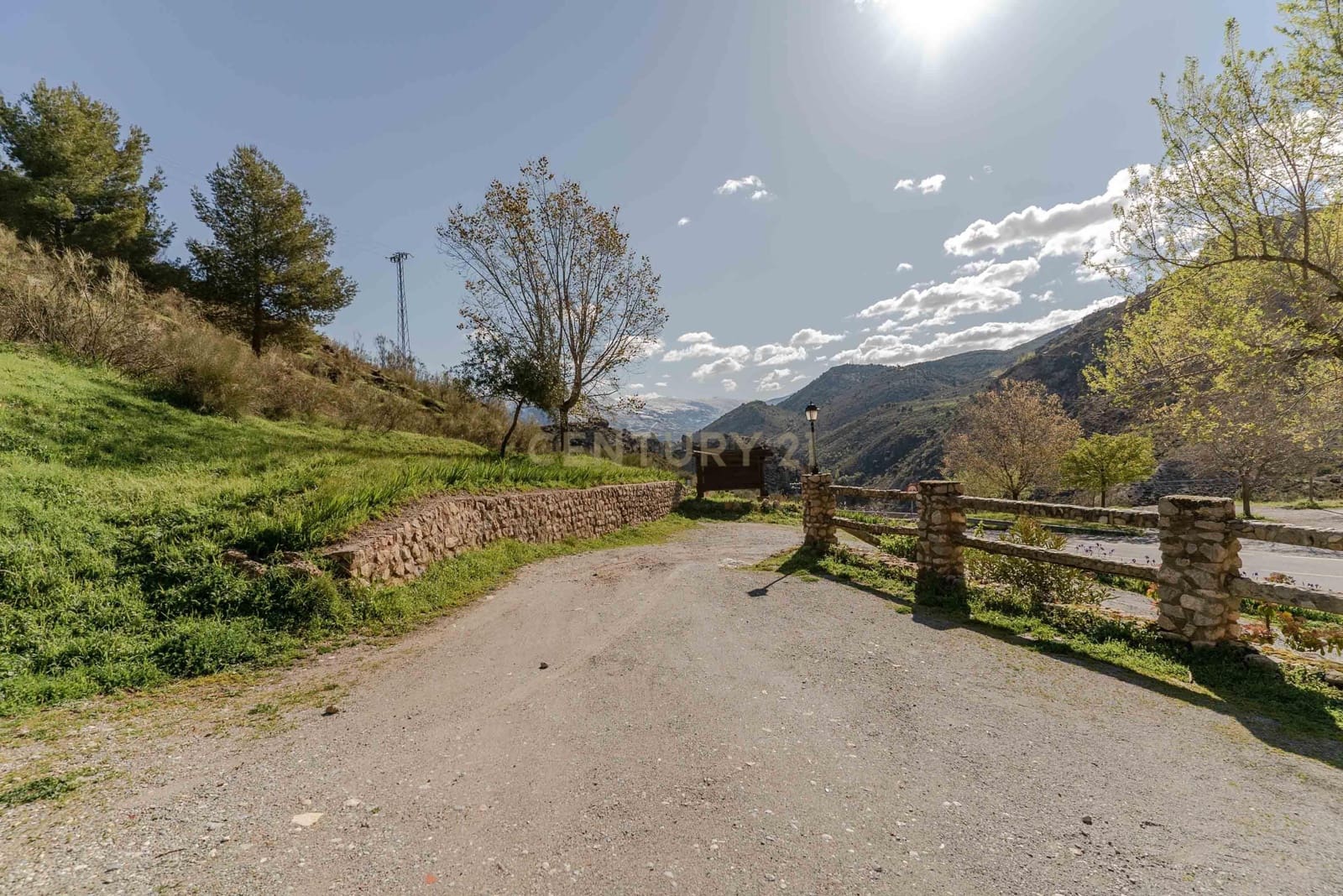 Hotel na sprzedaż w Guejar Sierra - 1 500 000 € (Ref: 9289846)