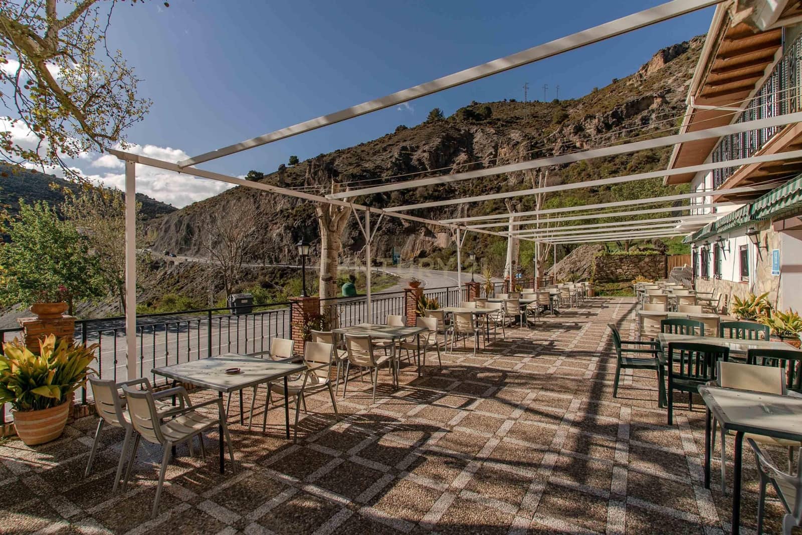 Hotel na sprzedaż w Guejar Sierra - 1 500 000 € (Ref: 9289846)