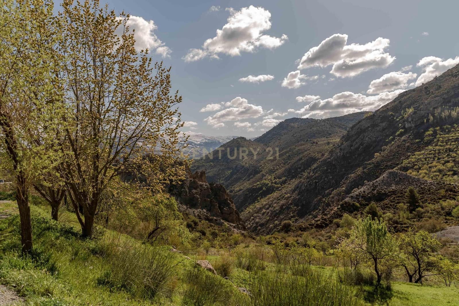 Hotel na sprzedaż w Guejar Sierra - 1 500 000 € (Ref: 9289846)