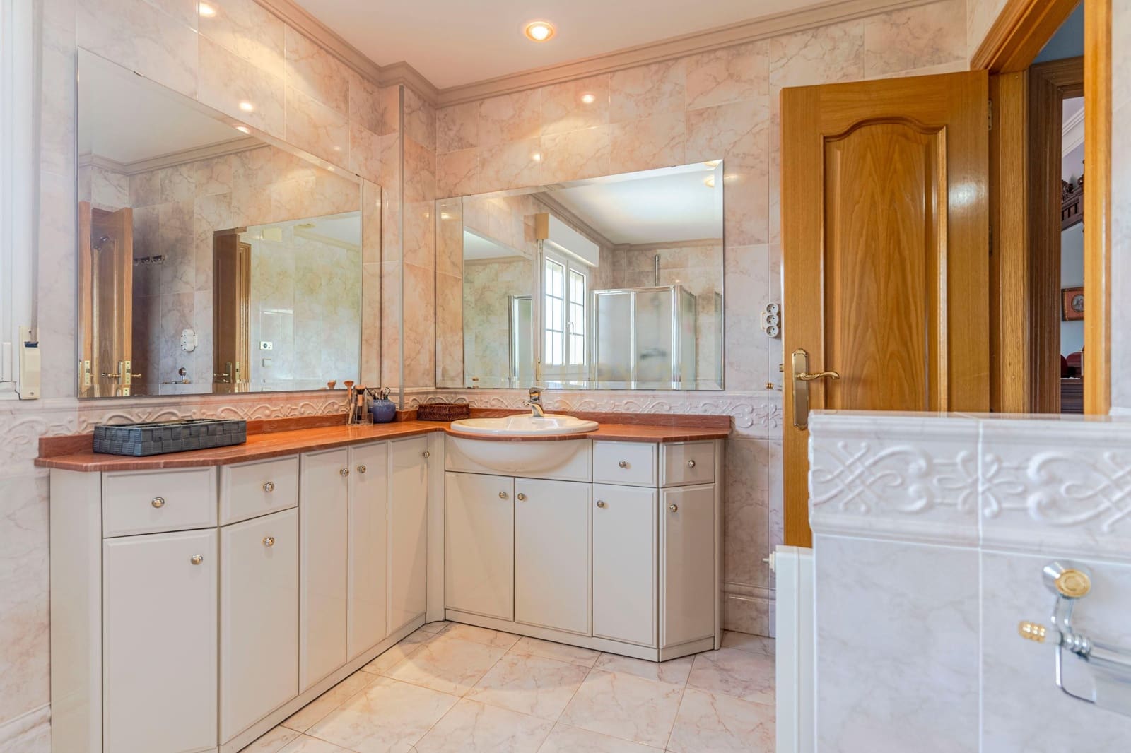 7 sovrum Villa till salu i Gojar med garage - 660 000 € (Ref: 9289847)