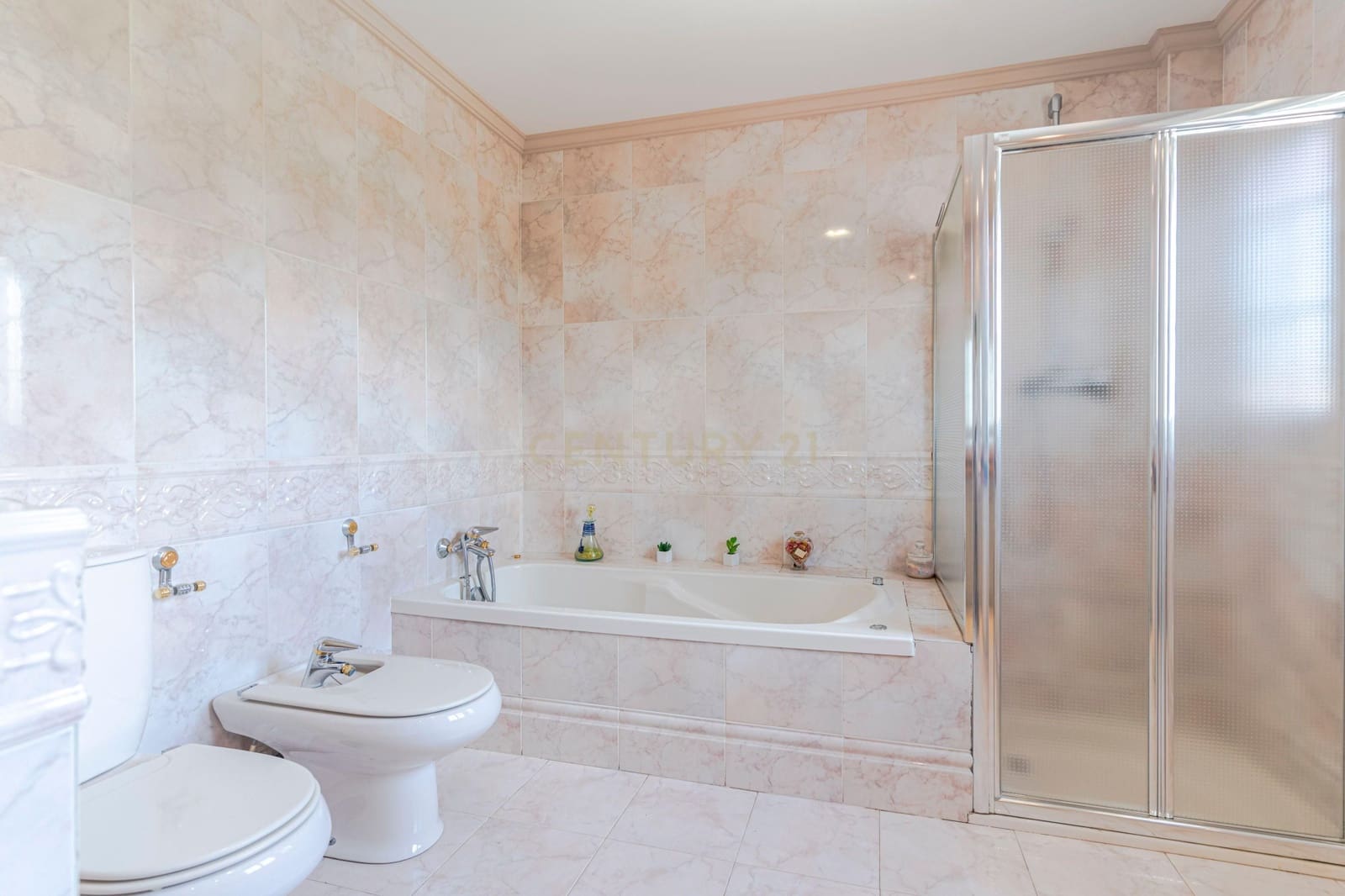 7 sovrum Villa till salu i Gojar med garage - 660 000 € (Ref: 9289847)