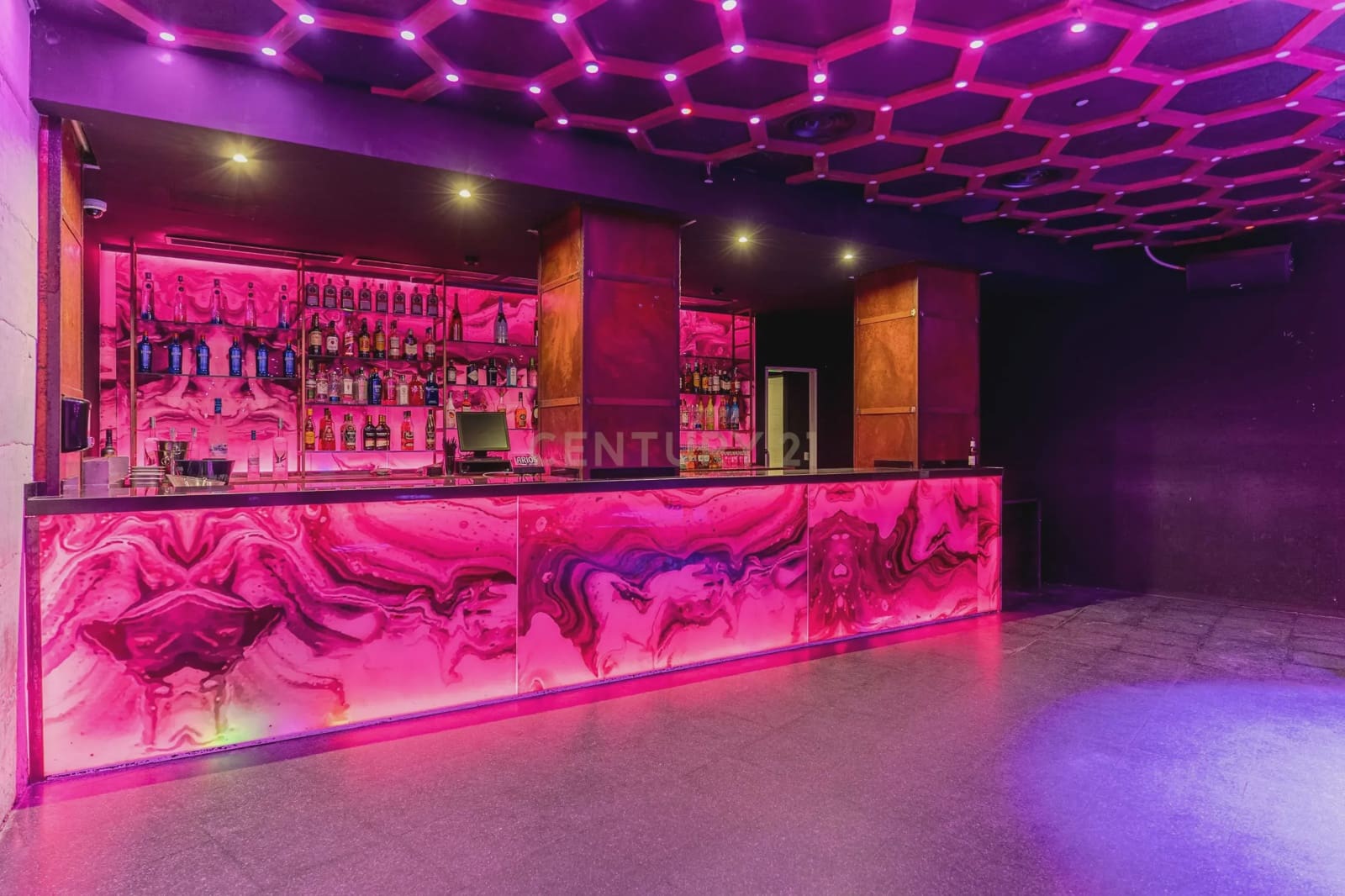 Erhverv til salg i Granada by - € 1.200.000 (Ref: 9293614)