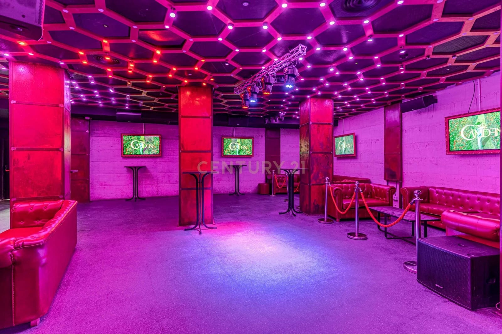 Erhverv til salg i Granada by - € 1.200.000 (Ref: 9293614)