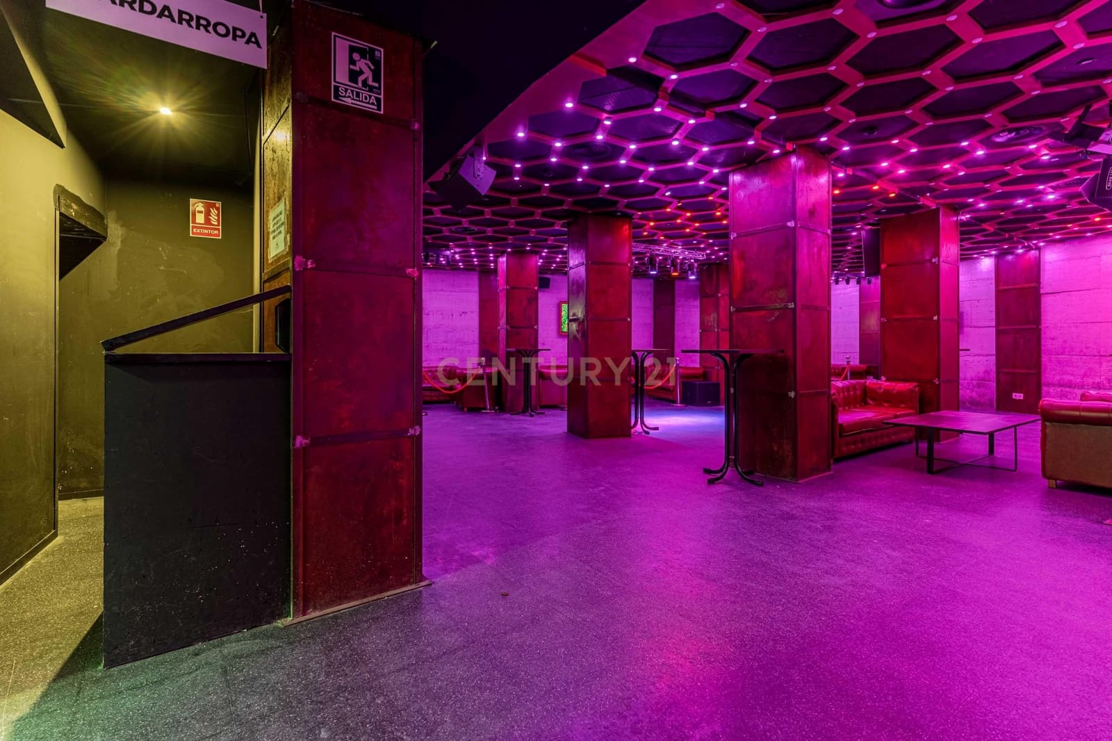 Erhverv til salg i Granada by - € 1.200.000 (Ref: 9293614)