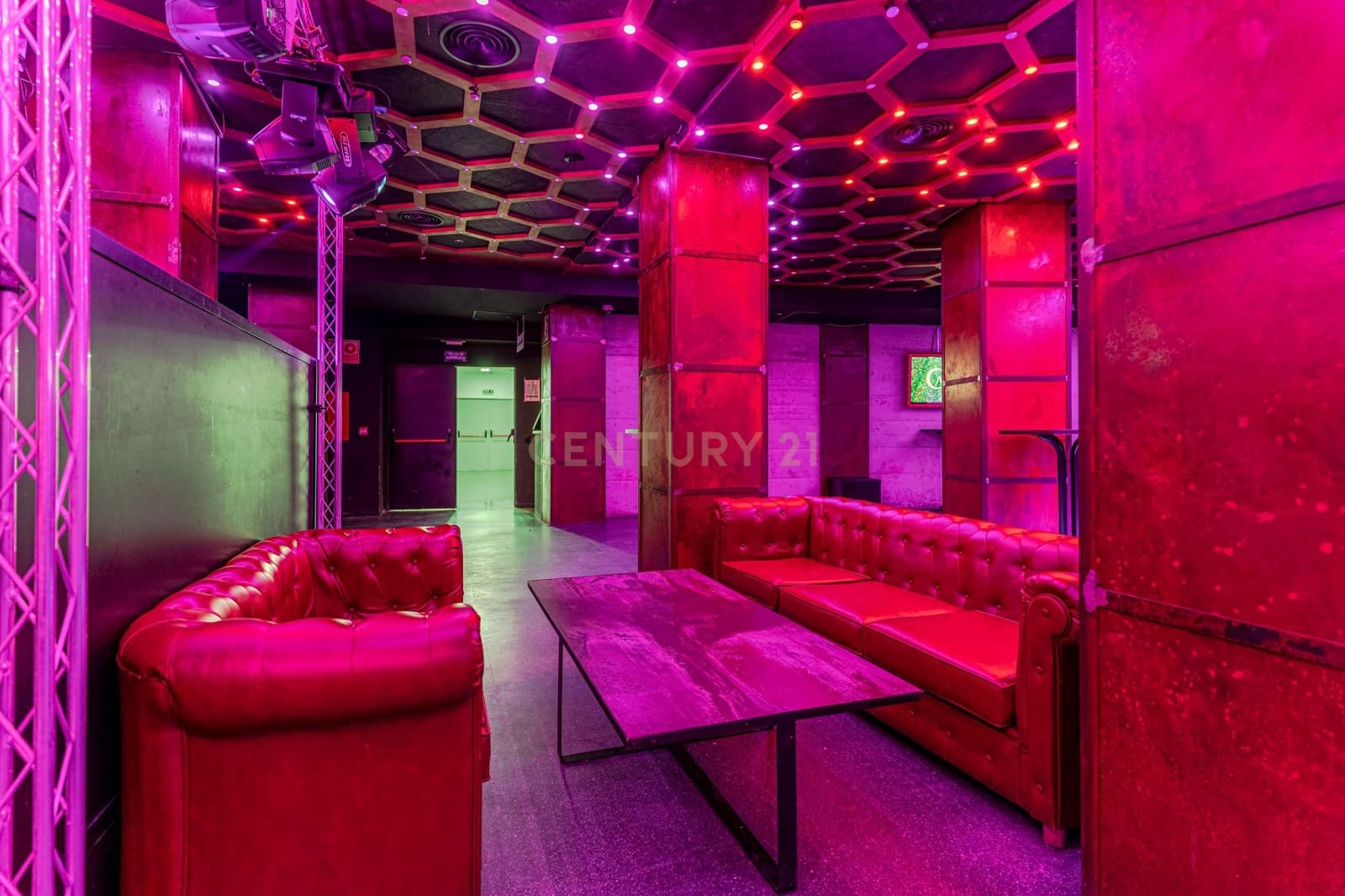 Erhverv til salg i Granada by - € 1.200.000 (Ref: 9293614)