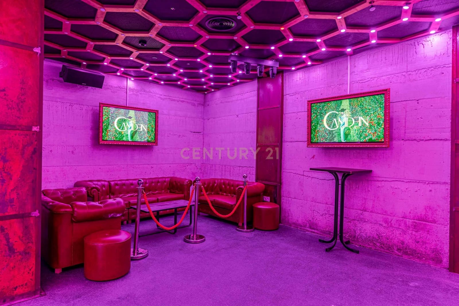 Erhverv til salg i Granada by - € 1.200.000 (Ref: 9293614)