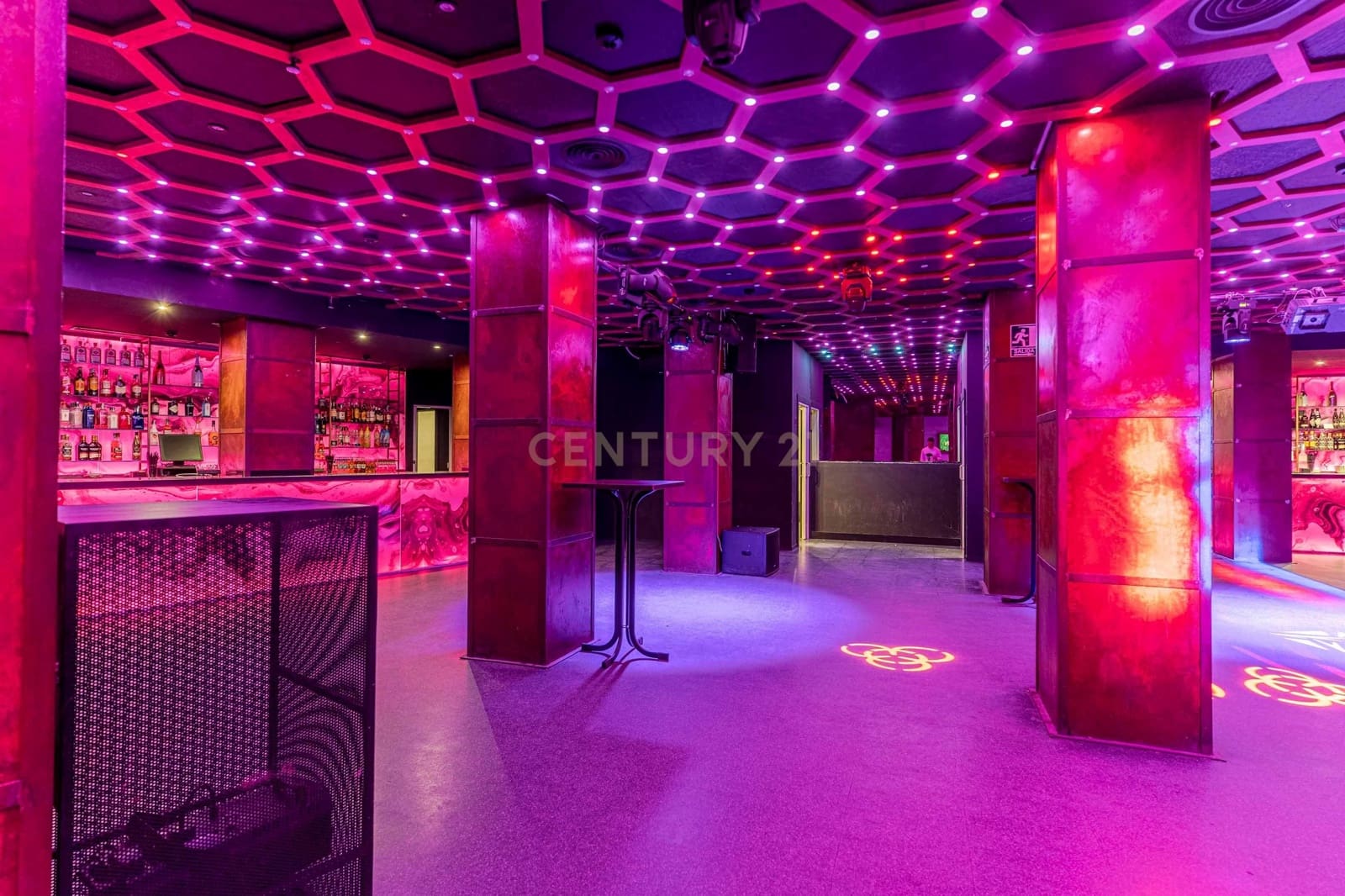 Erhverv til salg i Granada by - € 1.200.000 (Ref: 9293614)