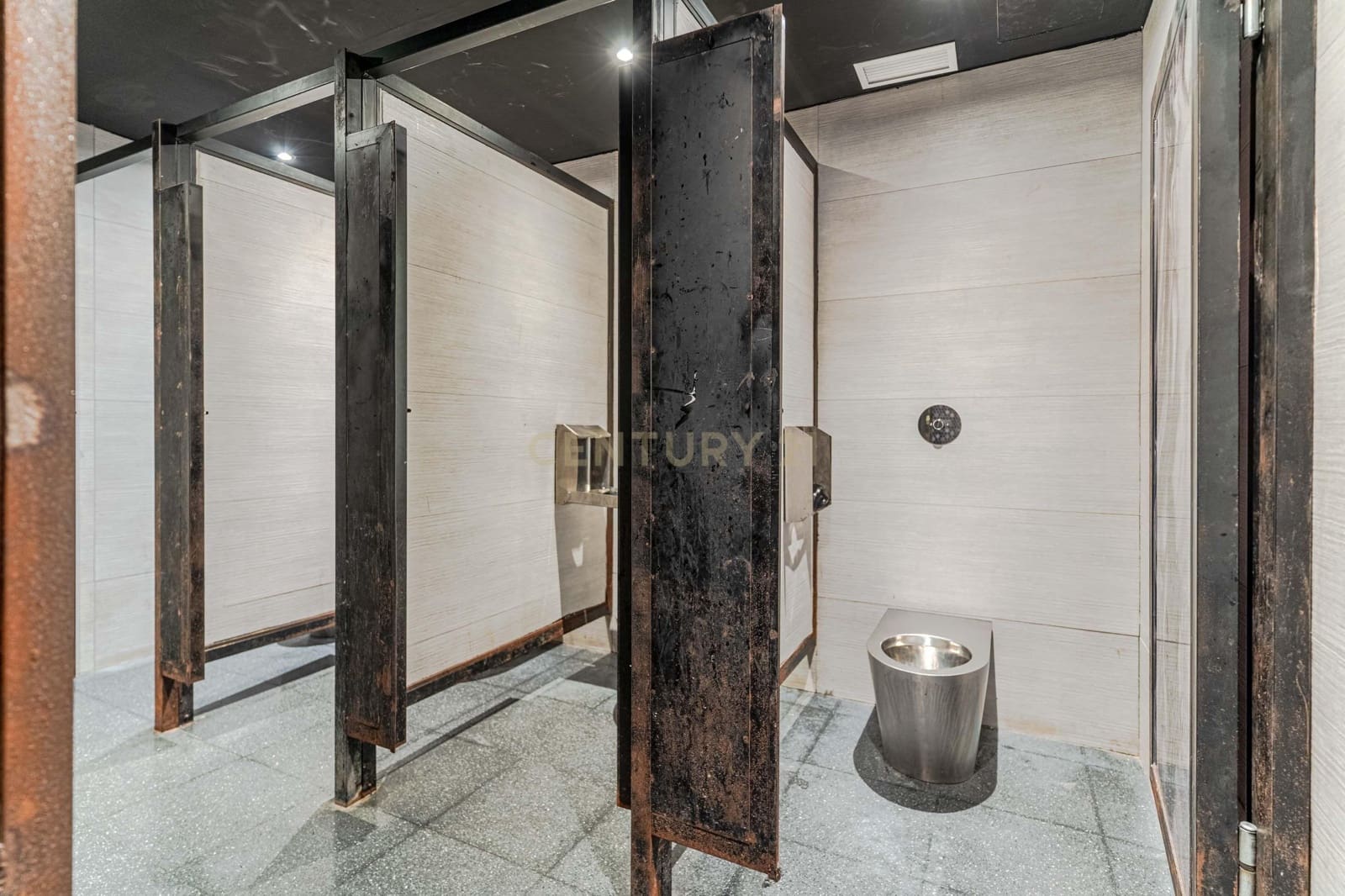 Erhverv til salg i Granada by - € 1.200.000 (Ref: 9293614)