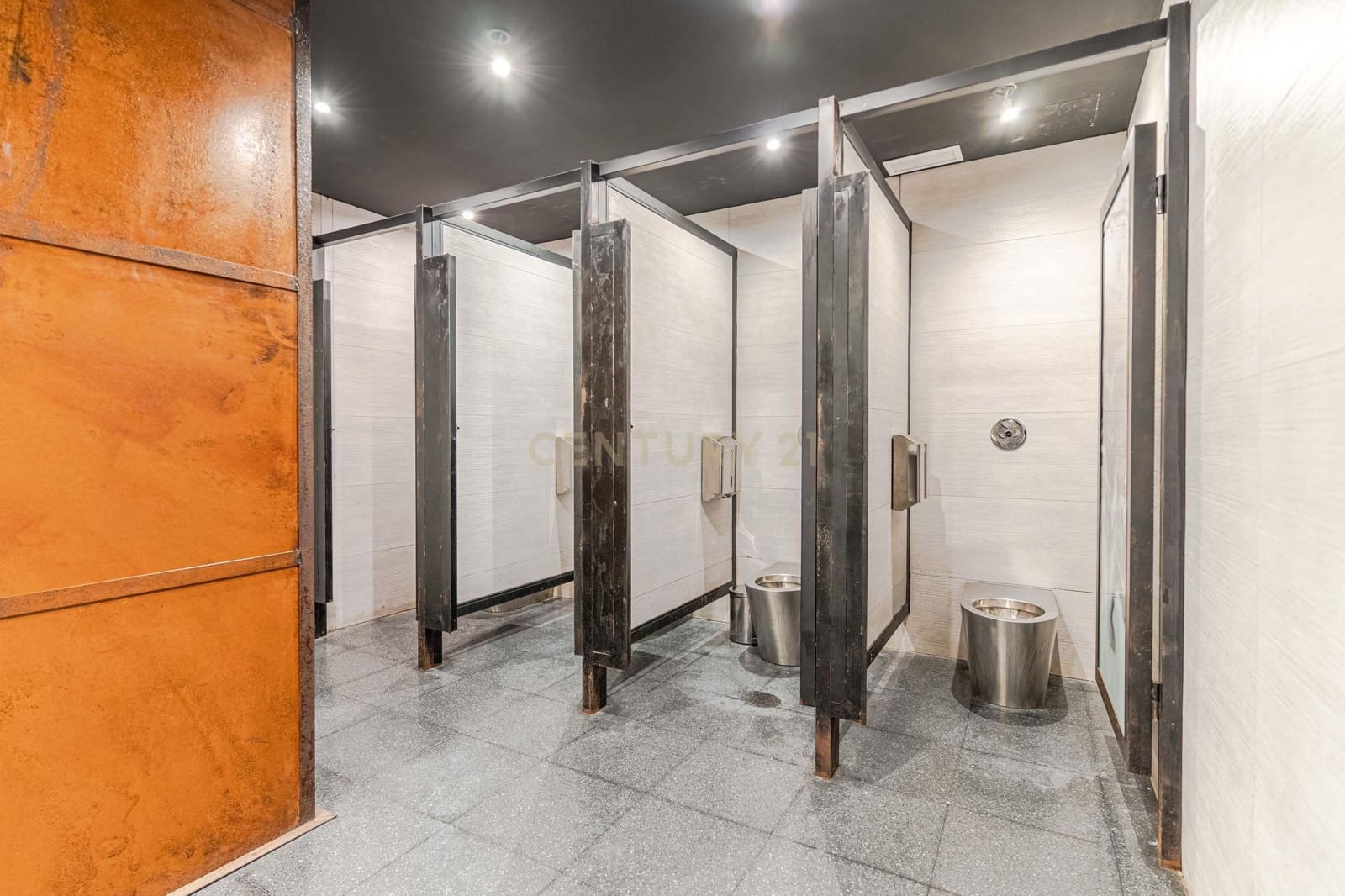 Erhverv til salg i Granada by - € 1.200.000 (Ref: 9293614)