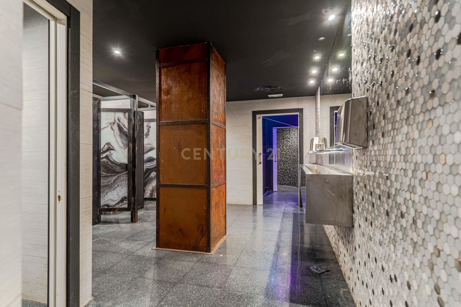 Erhverv til salg i Granada by - € 1.200.000 (Ref: 9293614)